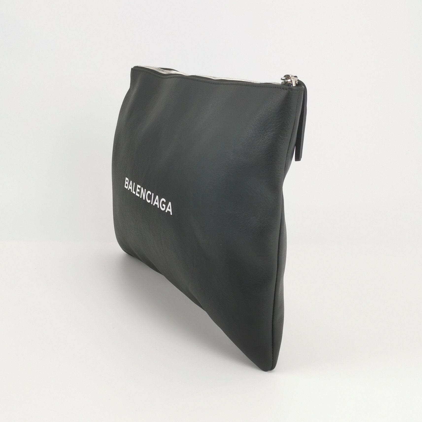 Balenciaga Balenciaga Leather Logo Zip Clutch Size ONE SIZE - 3 Thumbnail