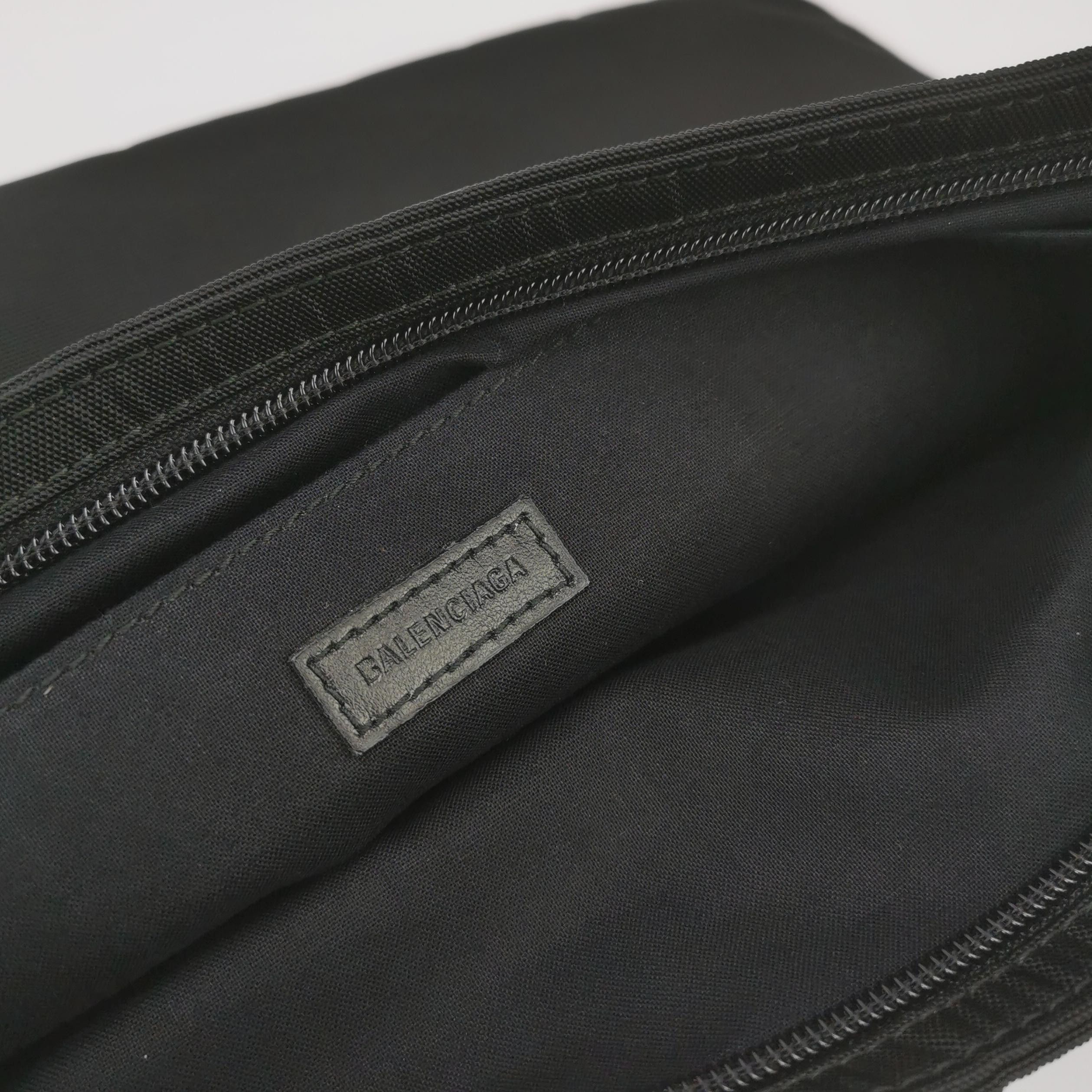 Balenciaga Balenciaga Nylon Solid Logo Zip Clutch Size ONE SIZE - 13 Thumbnail