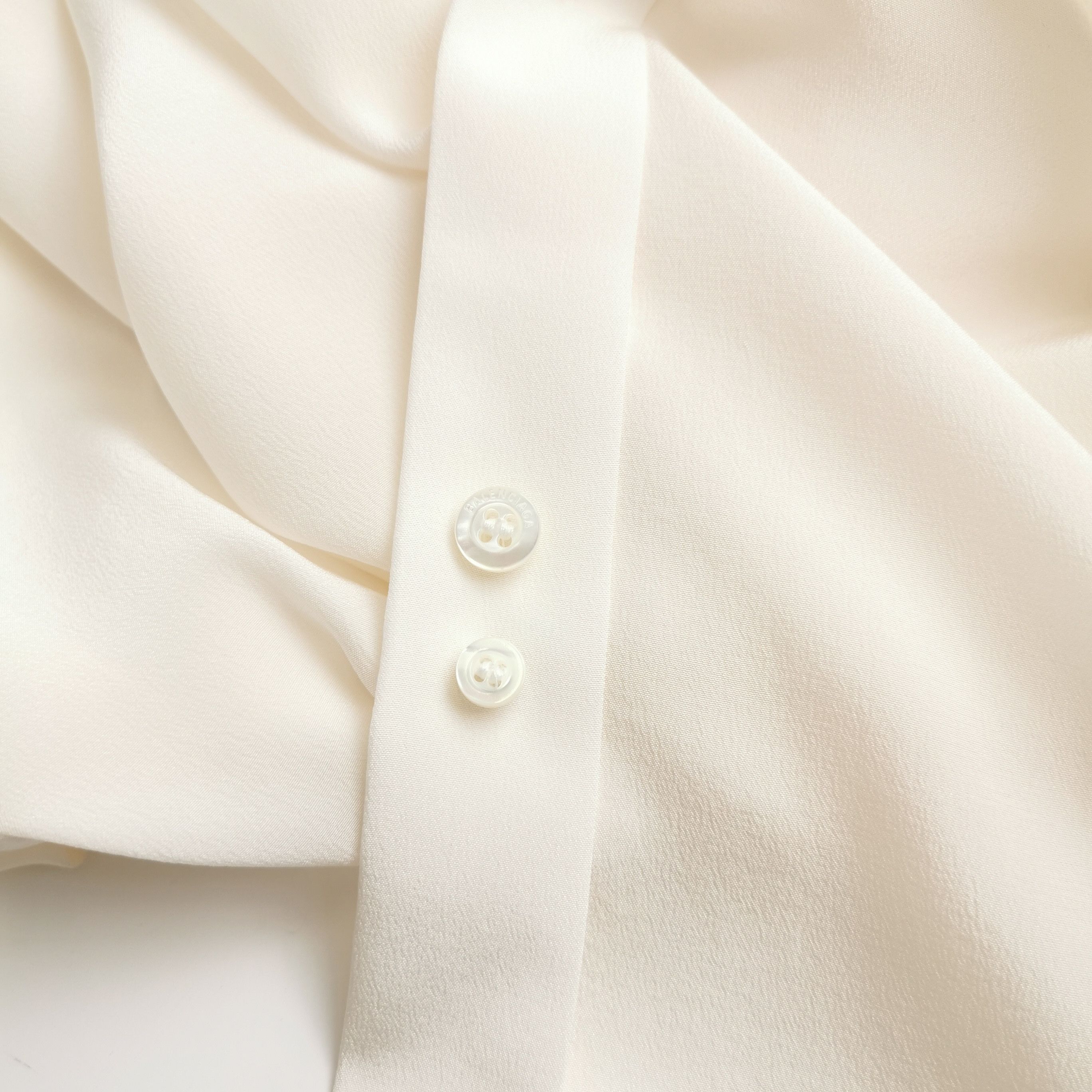 Balenciaga Balenciaga Silk Logo Collar Shirt XS Size US XS / EU 42 / 0 - 10 Thumbnail
