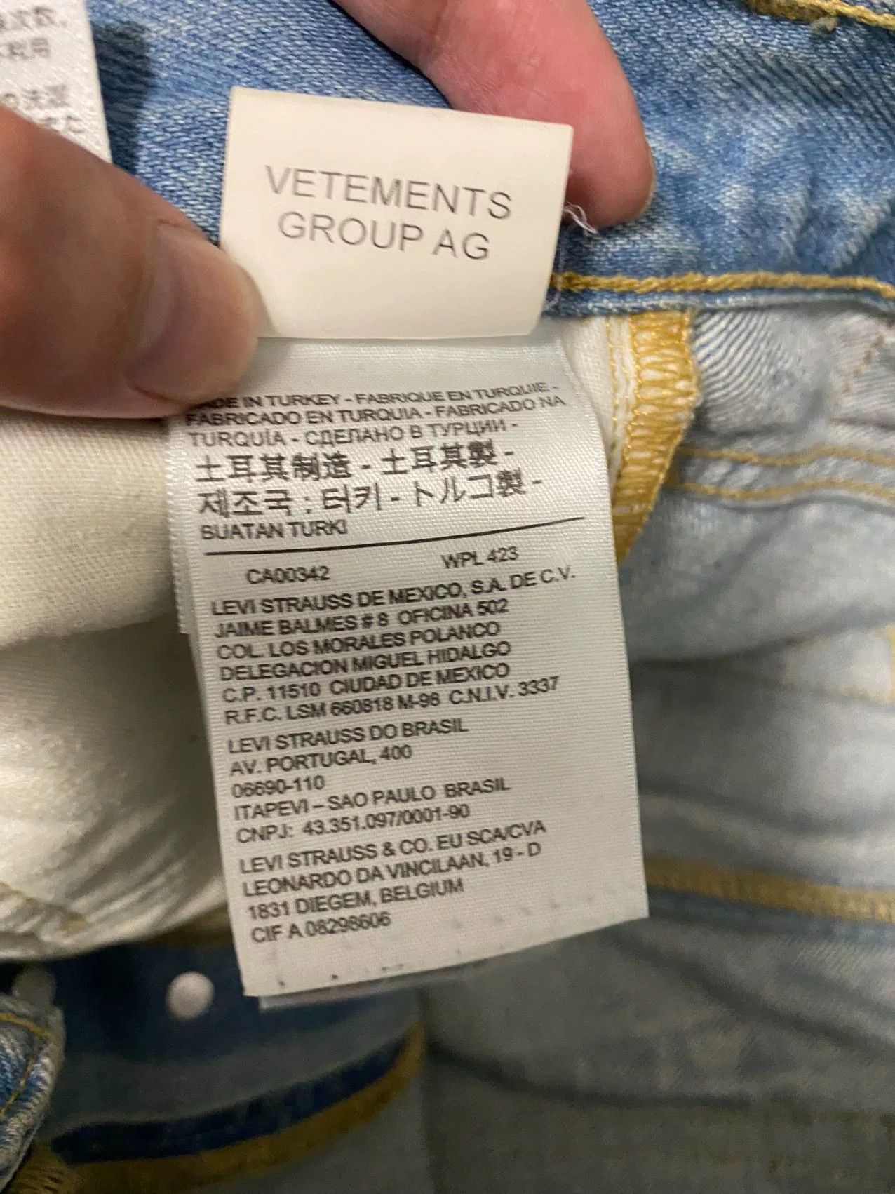 Vetements Vetements Levis Distressed Denim Jeans Size US 29 - 7 Thumbnail