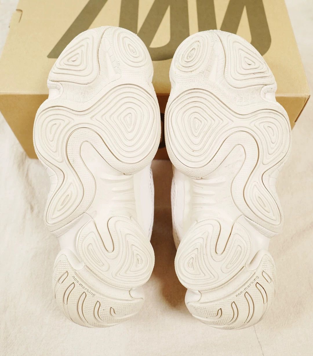 Yeezy yeezy 500 blush sneaker in gray and white Size US 10 / EU 43 - 5 Thumbnail