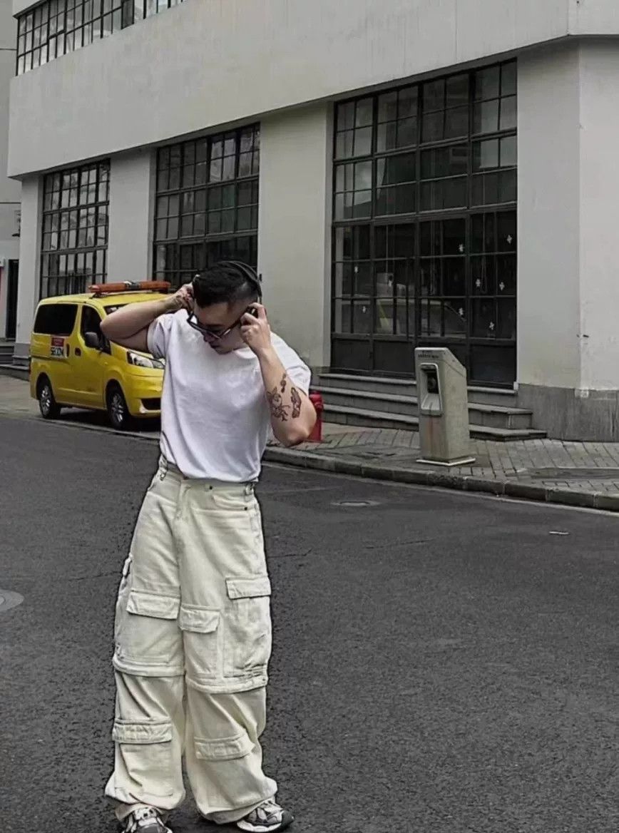 Balenciaga Balenciaga Oversized White Cargo Pants Size US 30 / EU 46 - 8 Thumbnail