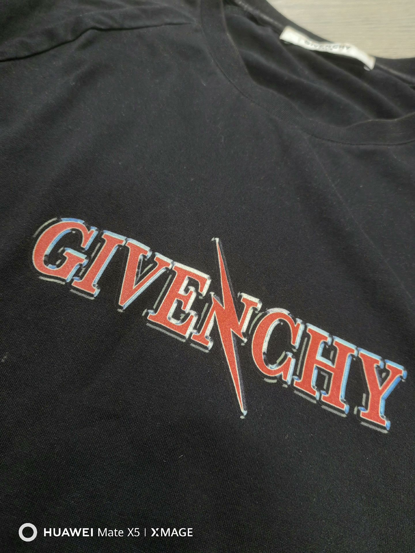 Givenchy givenchy rock logo long sleeve t-shirt Size US L / EU 52-54 / 3 - 3 Thumbnail