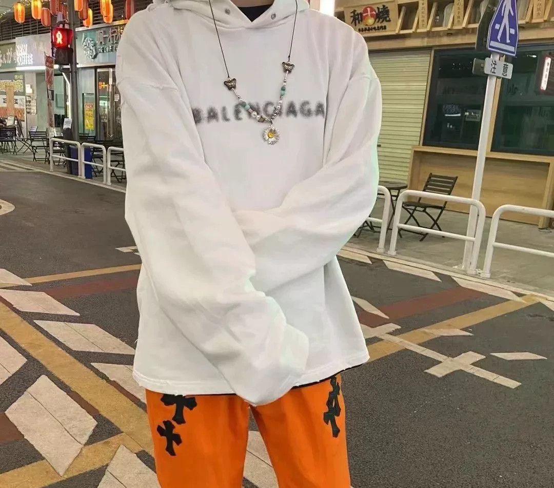 Balenciaga Balenciaga S22 White Distressed Logo Sweatshirt Size US S / EU 44-46 / 1 - 6 Thumbnail
