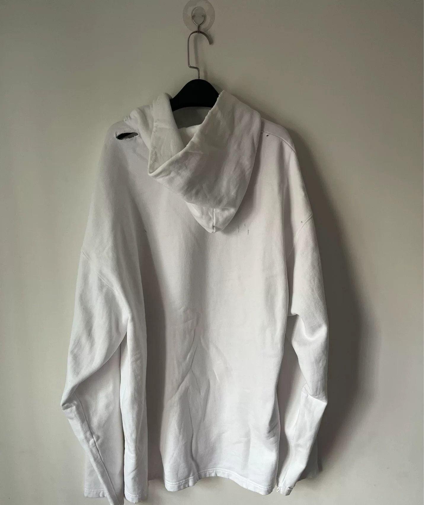 Balenciaga Balenciaga S22 White Distressed Logo Sweatshirt Size US S / EU 44-46 / 1 - 2 Thumbnail
