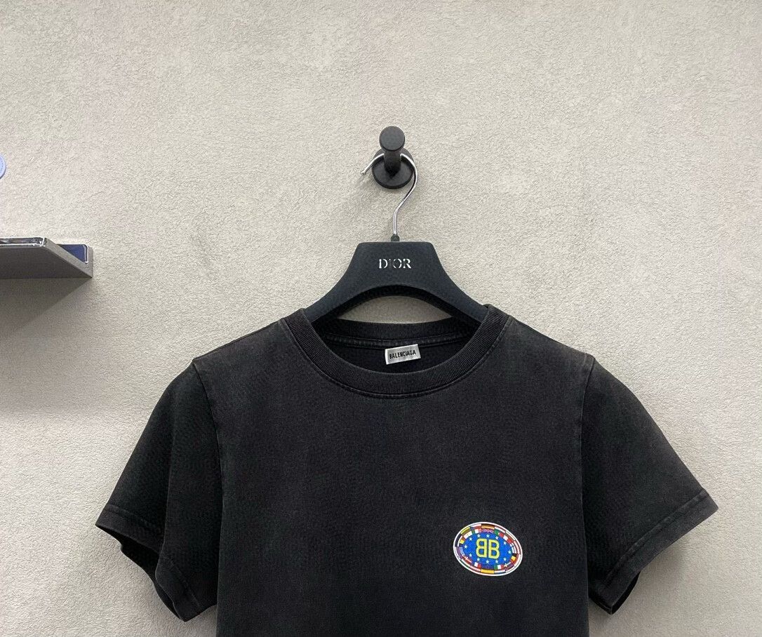 Balenciaga Balenciaga Printed Casual Short Sleeve Size US S / EU 44-46 / 1 - 4 Thumbnail
