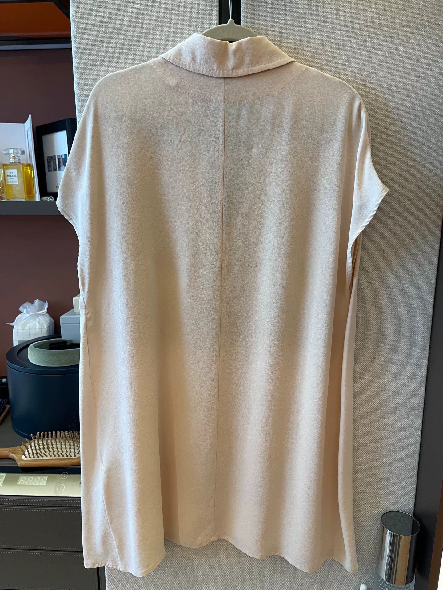 Hermes Hermes Pink V-Neck Short-Sleeve Dress Size US S / EU 44-46 / 1 - 5 Thumbnail