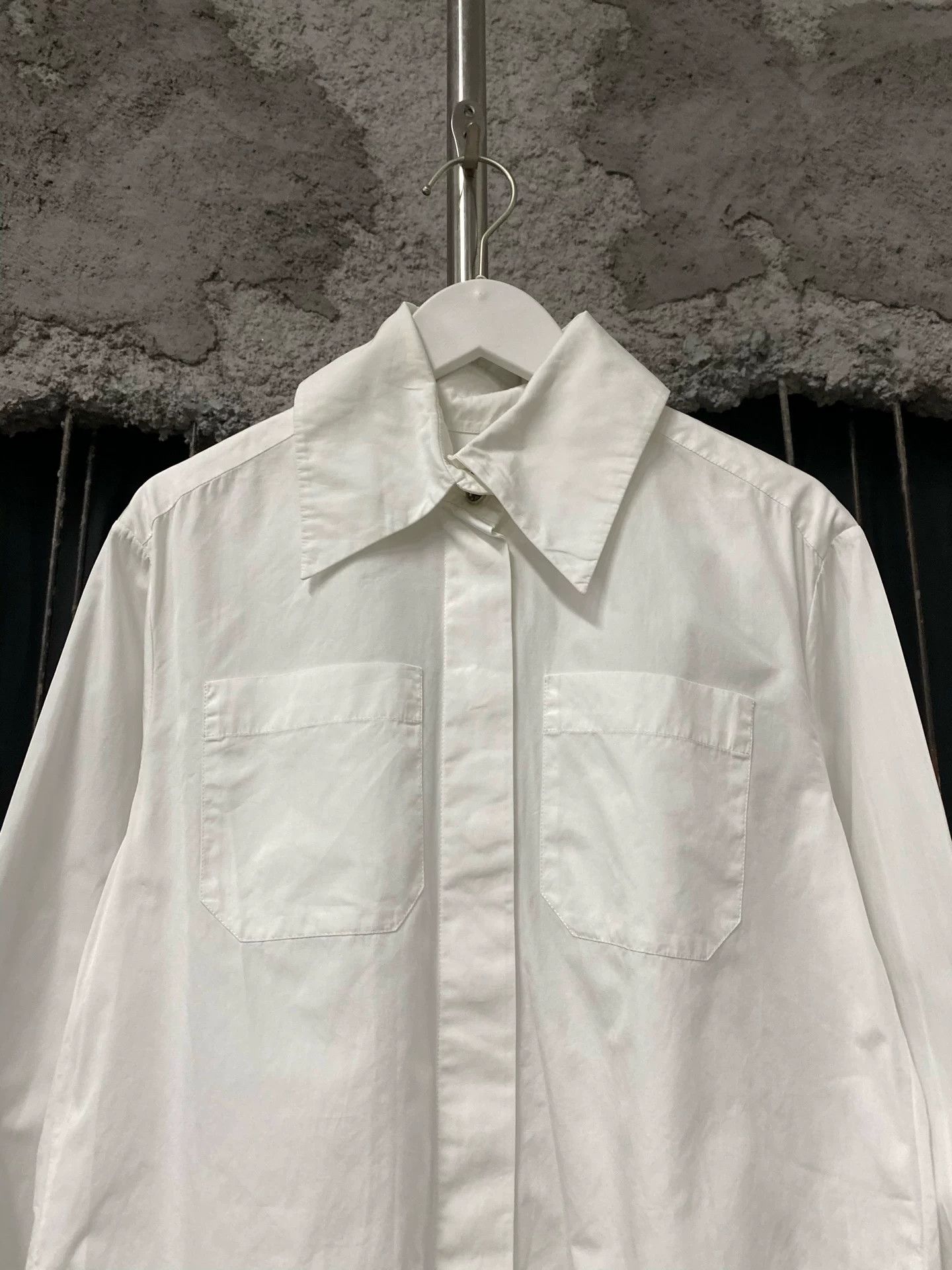 Chanel Chanel White Button-Up Shirt Size US XS / EU 42 / 0 - 3 Thumbnail