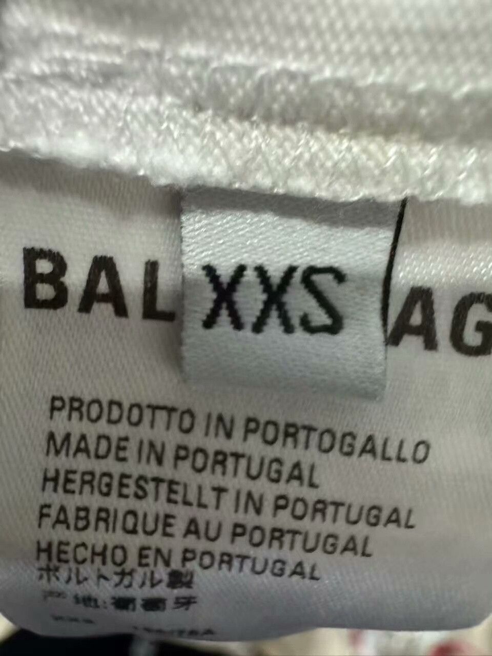 Balenciaga Balenciaga SS22 Destroyed Short Sleeve Tee Size US XXS / EU 40 - 4 Thumbnail
