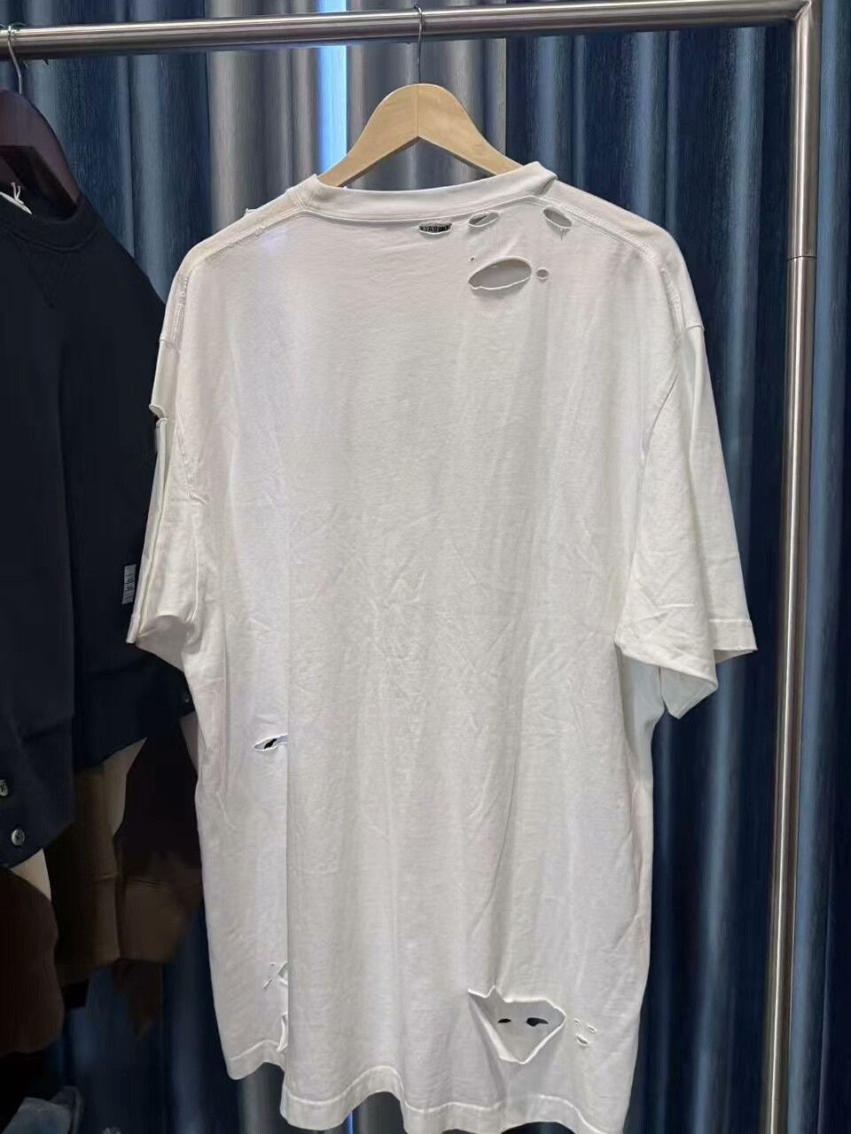 Balenciaga Balenciaga SS22 Destroyed Short Sleeve Tee Size US XXS / EU 40 - 3 Thumbnail