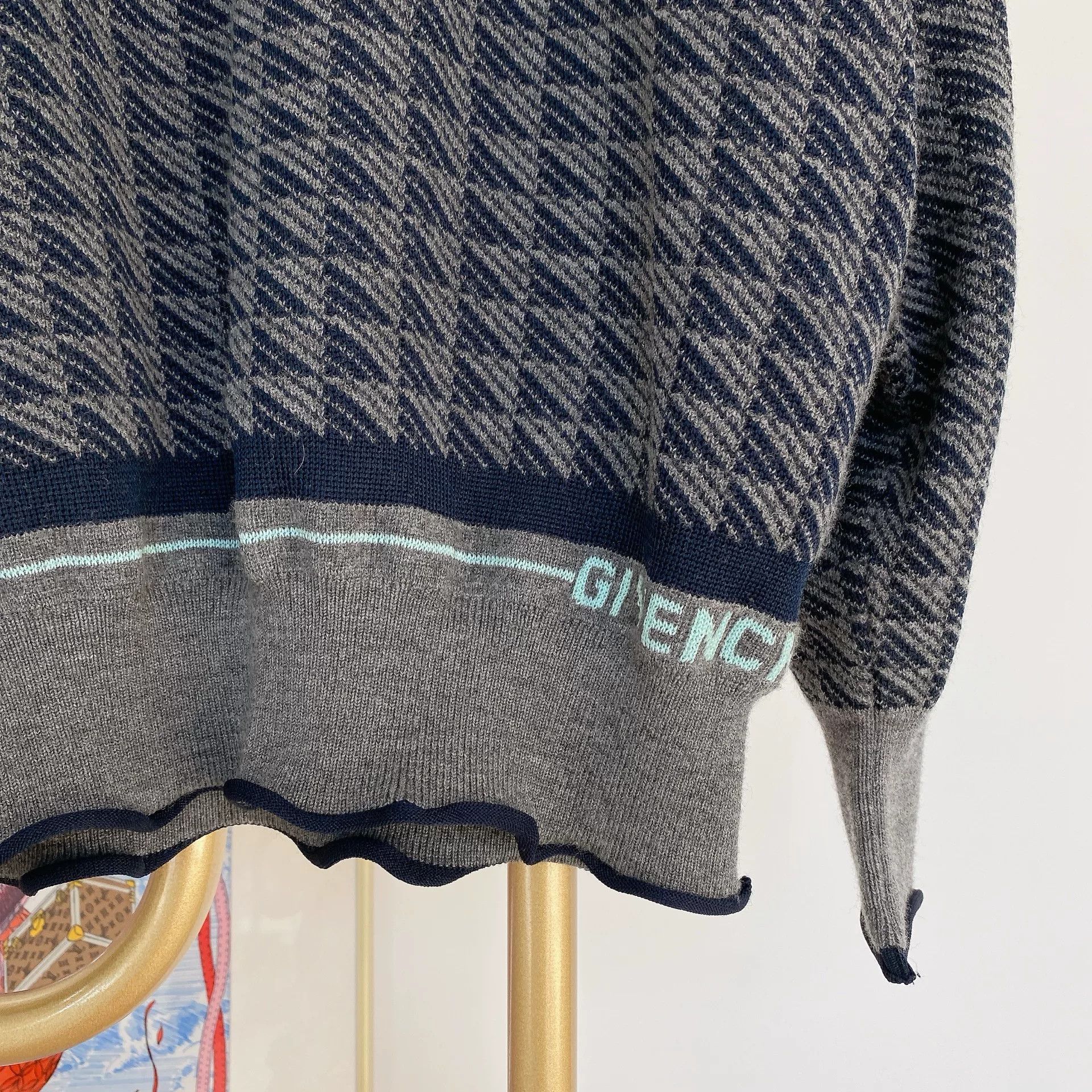 Givenchy Givenchy L Size Knit Sweater Size US L / EU 52-54 / 3 - 3 Thumbnail