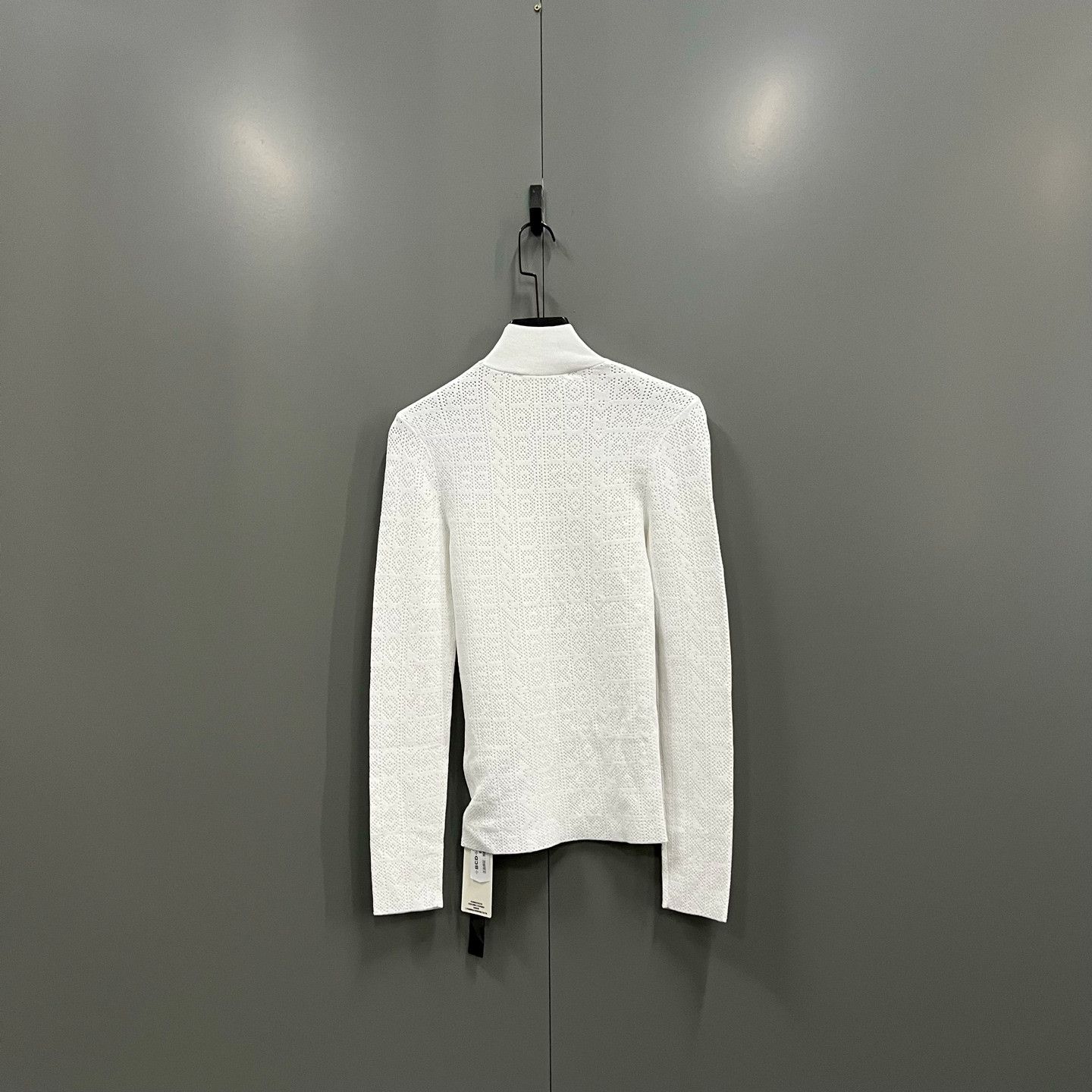 Fendi fendi white logo high-neck sweater Size US S / EU 44-46 / 1 - 2 Thumbnail