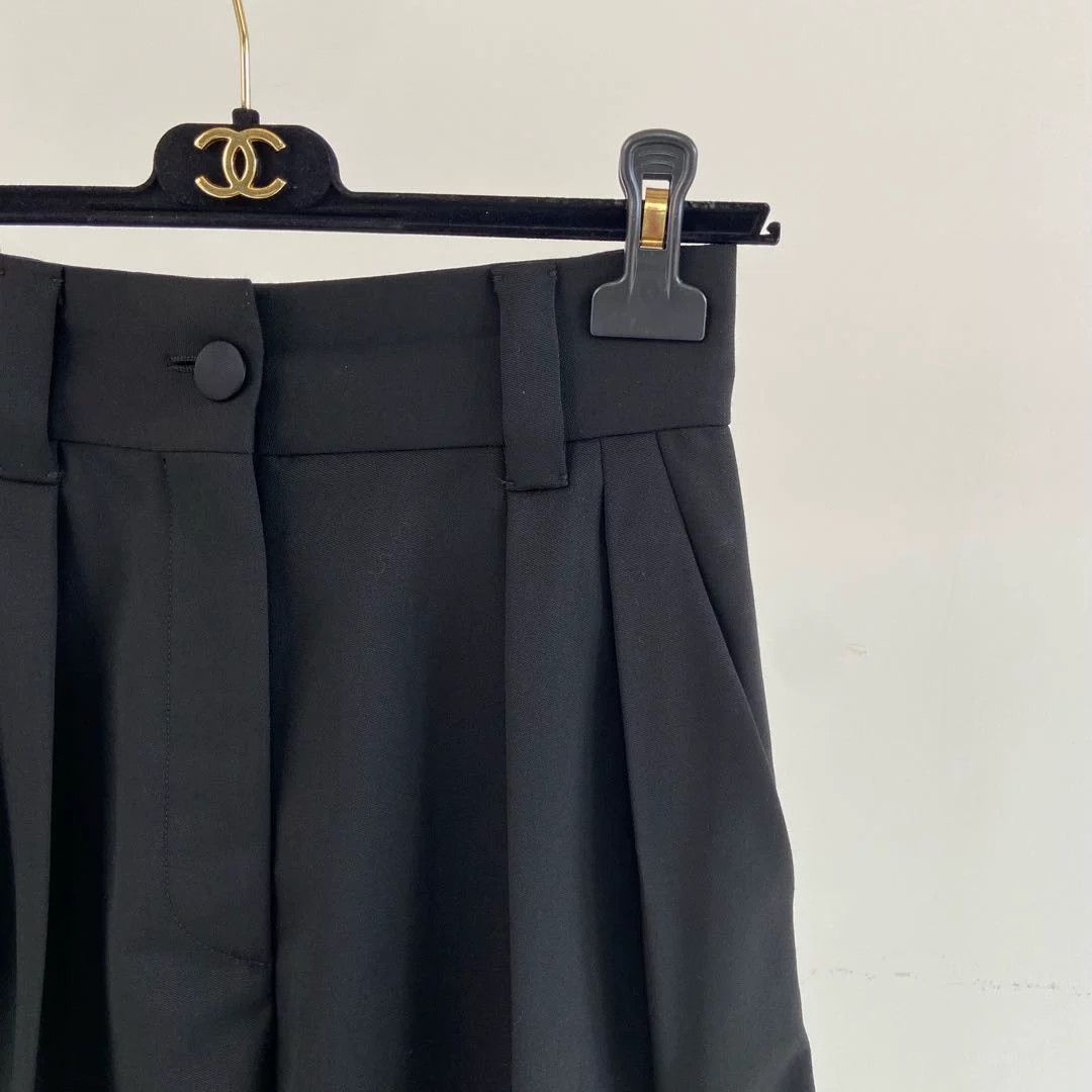 Miu Miu black miu miu shorts size 38 Size US 38 / EU 54 - 4 Thumbnail