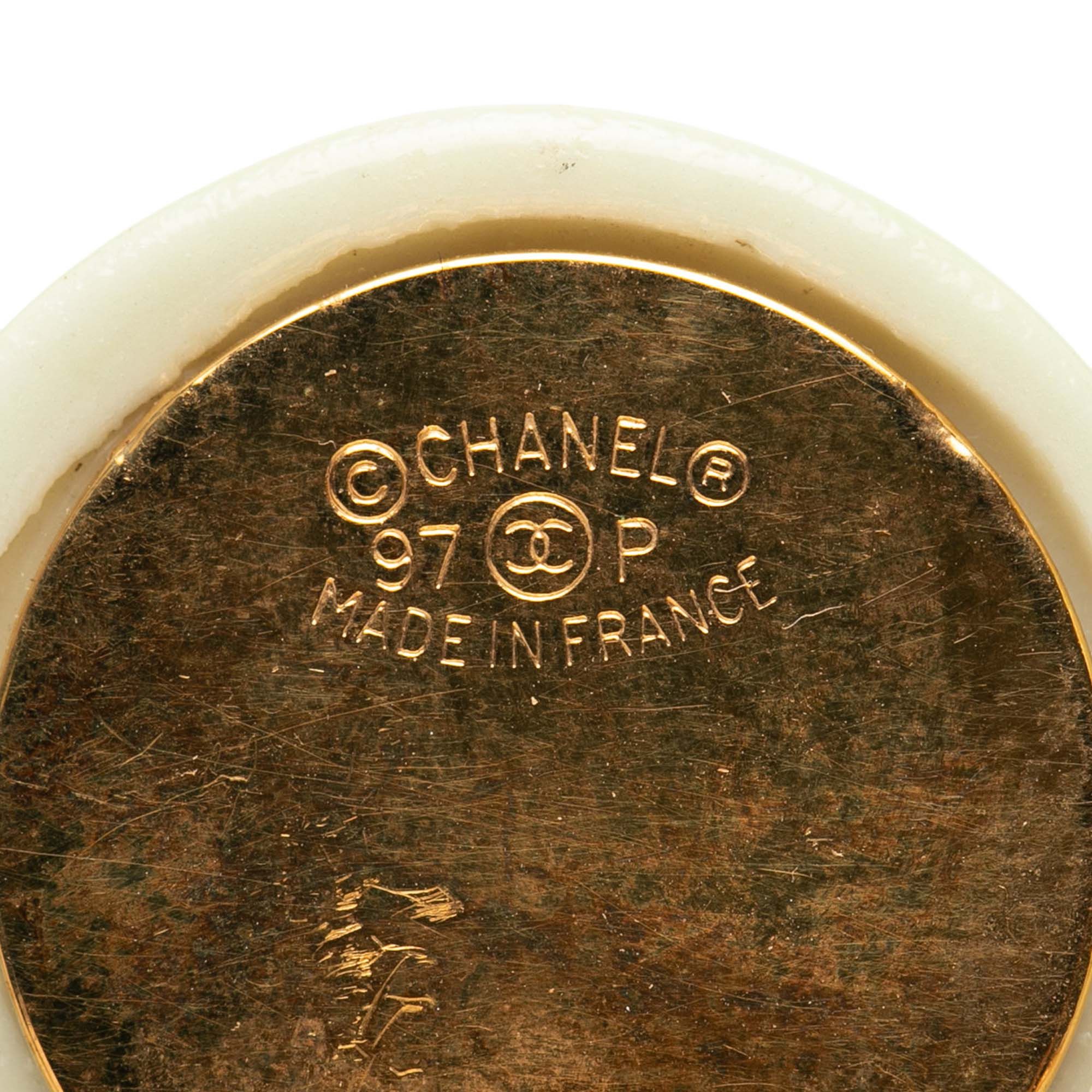 Chanel Chanel CC Resin and Gold Plated Round Clip on Earrings Size ONE SIZE - 3 Thumbnail