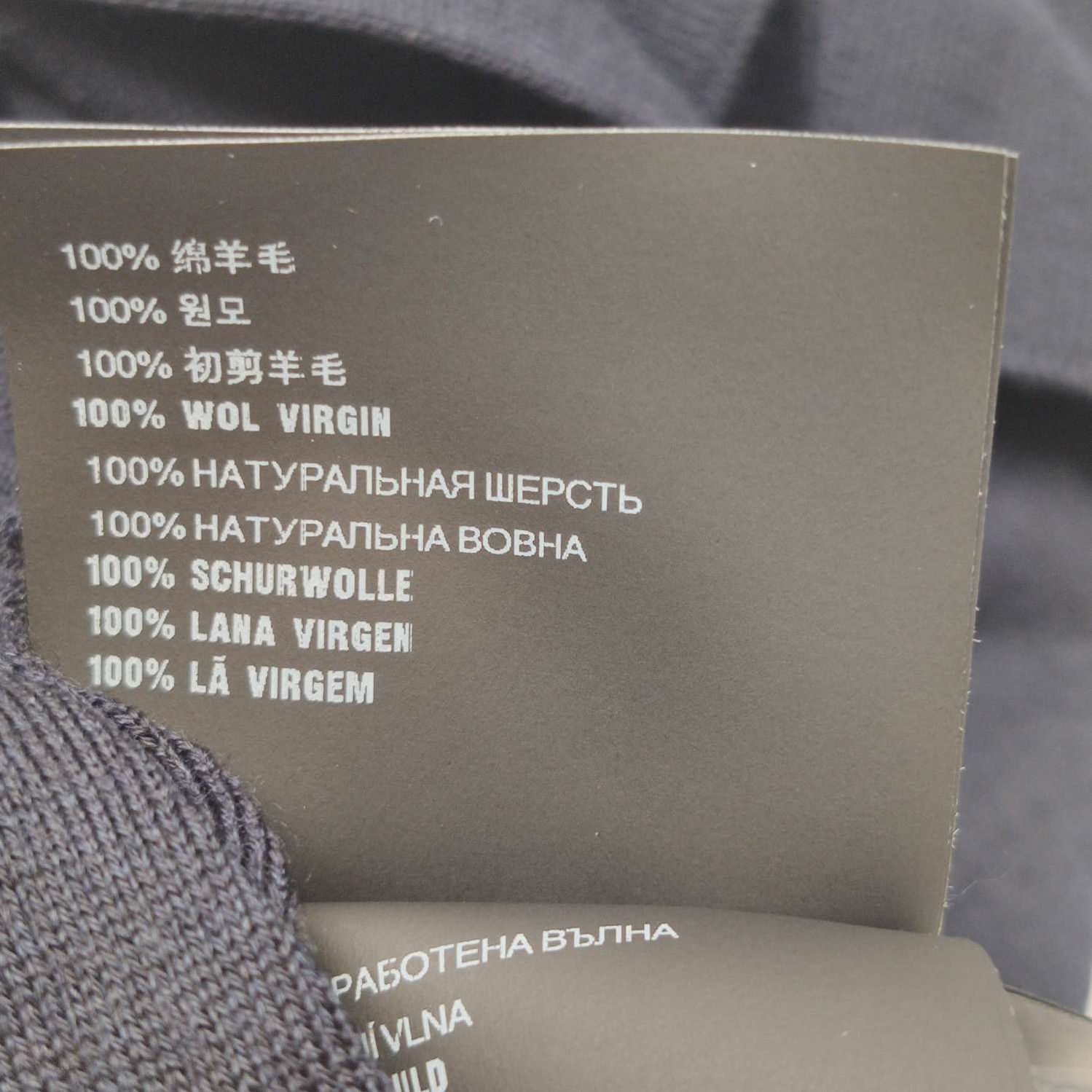 Prada Prada Wool V-Neck Cardigan in Navy 0089 Size S / US 4 / IT 40 - 8 Thumbnail