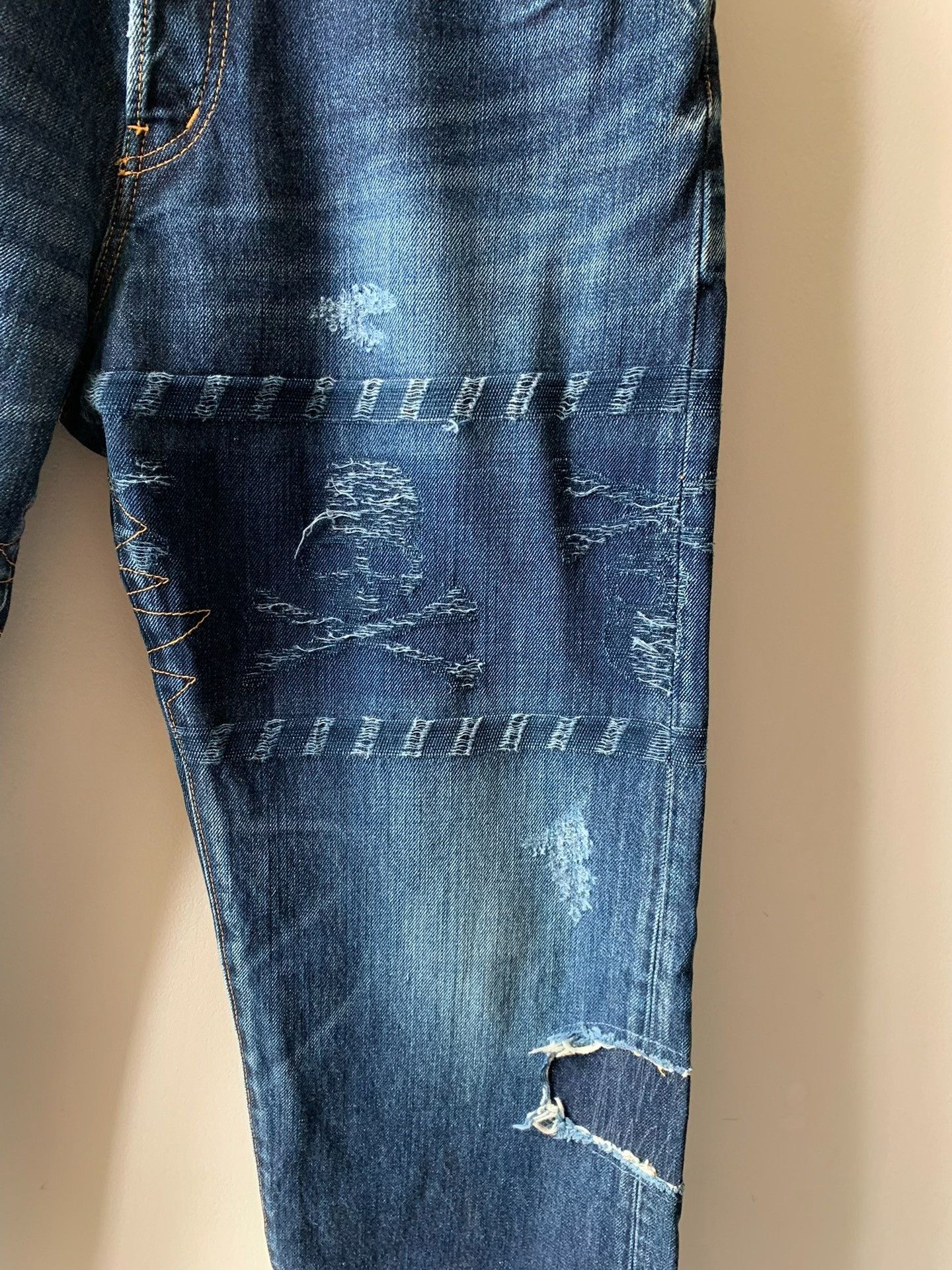 Mastermind Japan mastermind Japan distressed denim pants with skulls Size US 34 / EU 50 - 6 Thumbnail