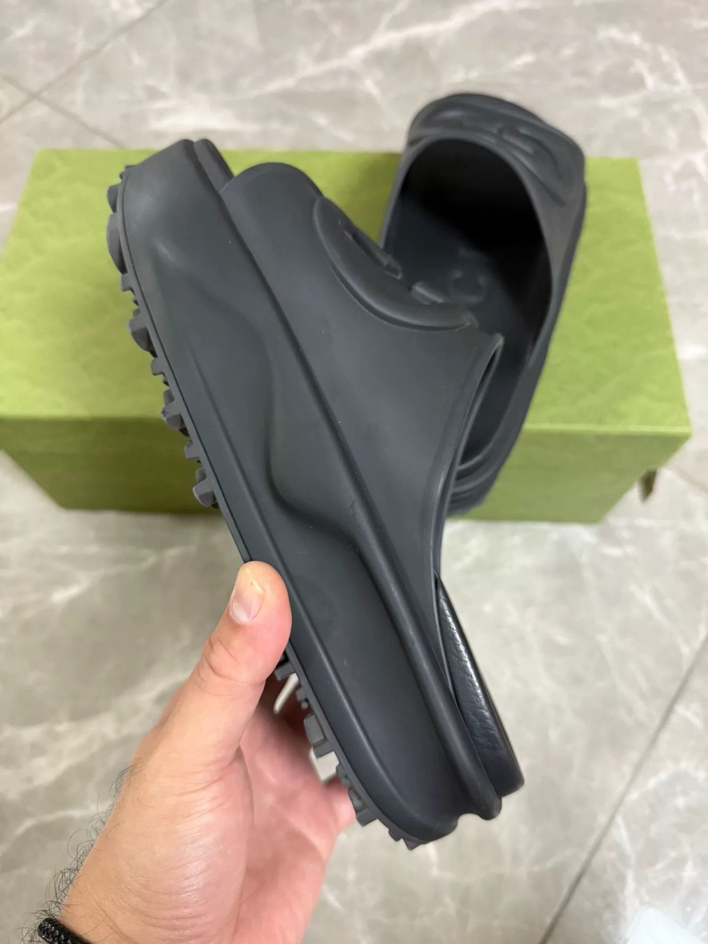Gucci gucci interlocking rubber slide sandals for men Size US 8 / EU 41 - 5 Thumbnail