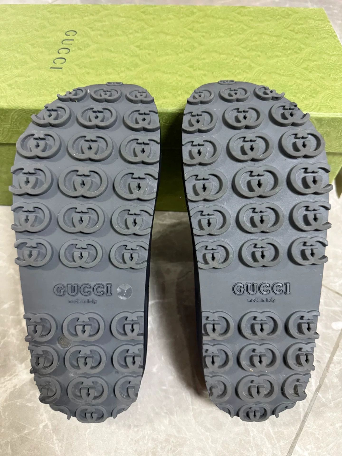 Gucci gucci interlocking rubber slide sandals for men Size US 8 / EU 41 - 6 Thumbnail