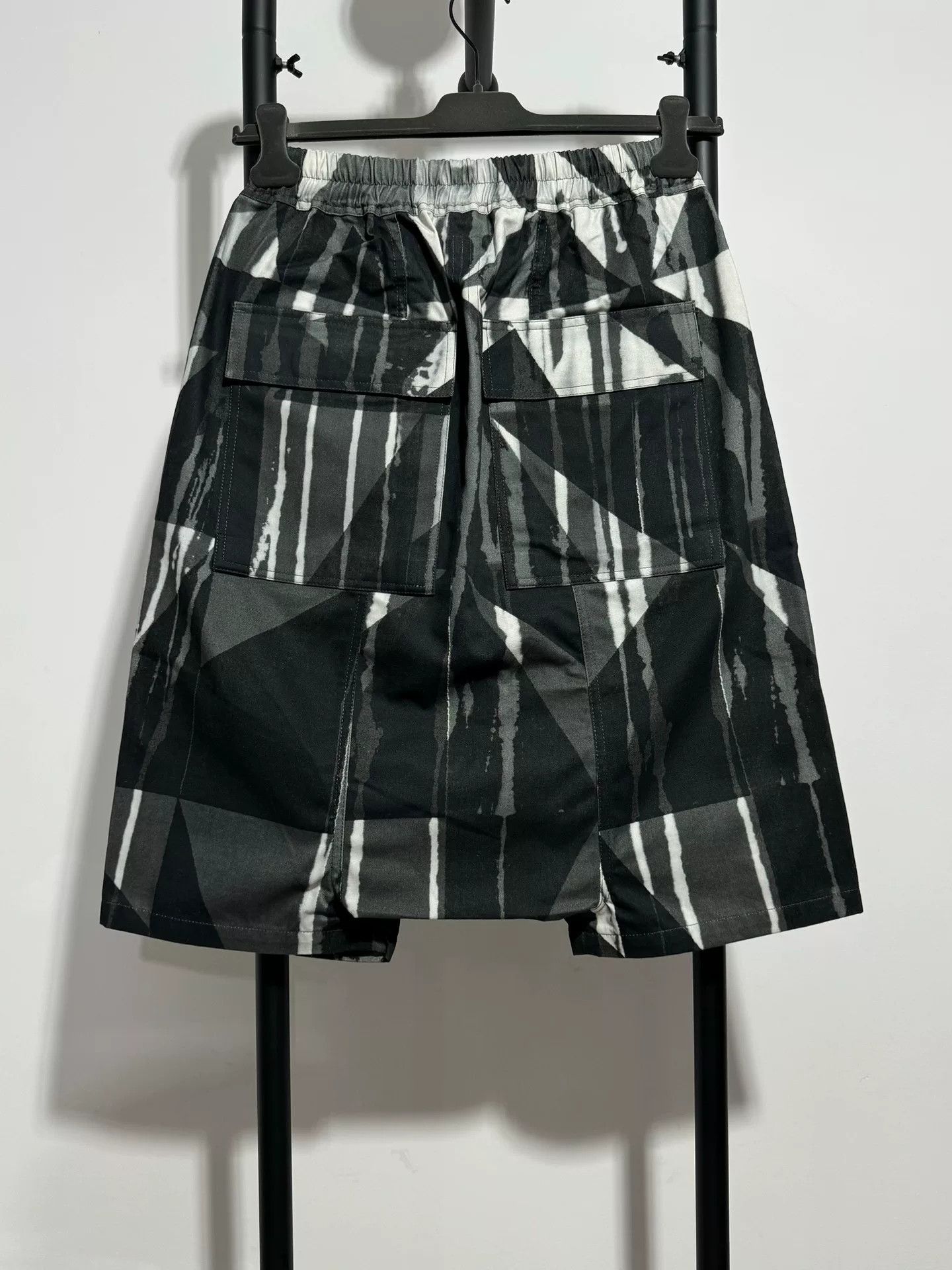 Rick Owens rick owens ro abstract patterned shorts Size US 36 / EU 52 - 2 Thumbnail