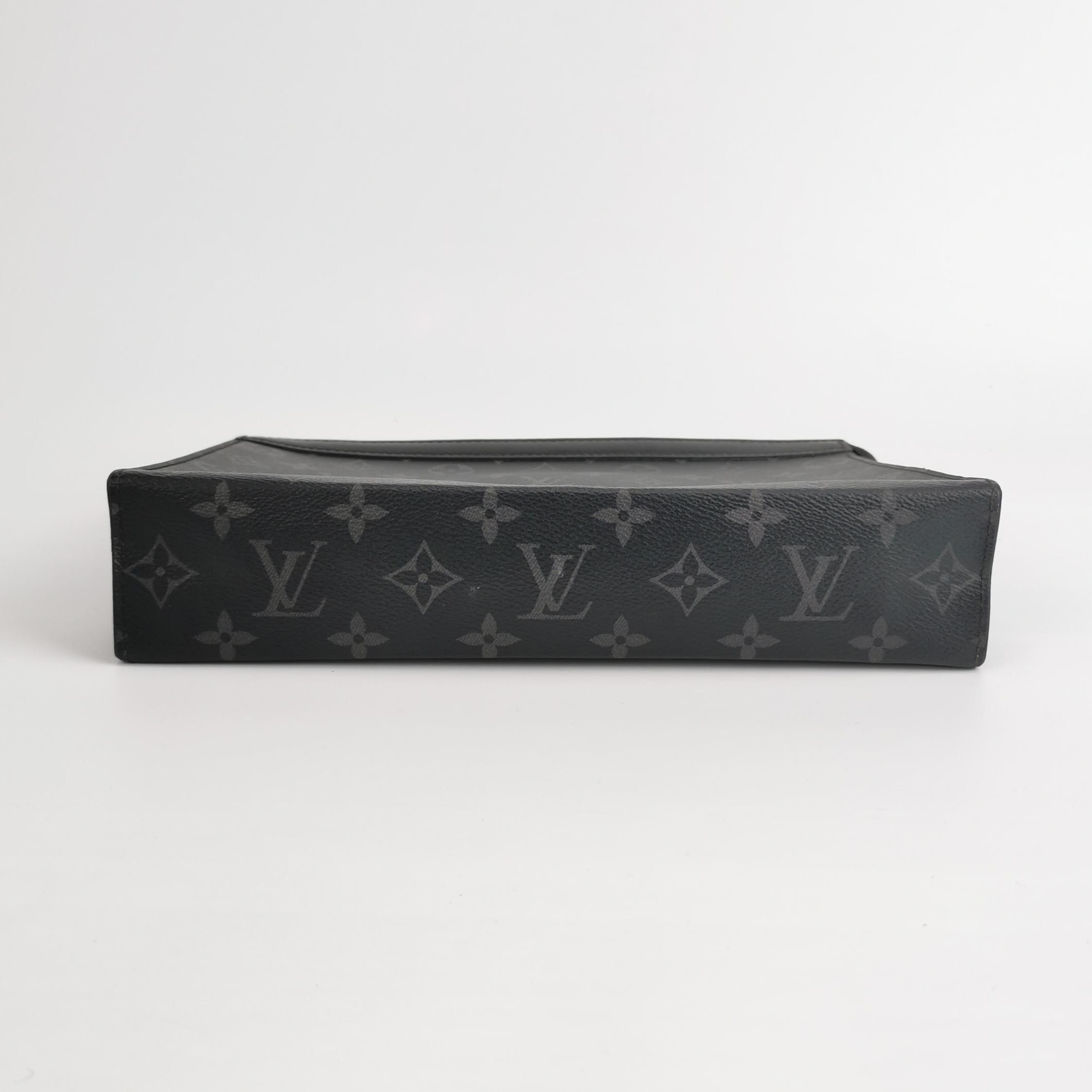 Louis Vuitton Louis Vuitton Monogram Pochette Voyage Medium Clutch Size ONE SIZE - 9 Thumbnail