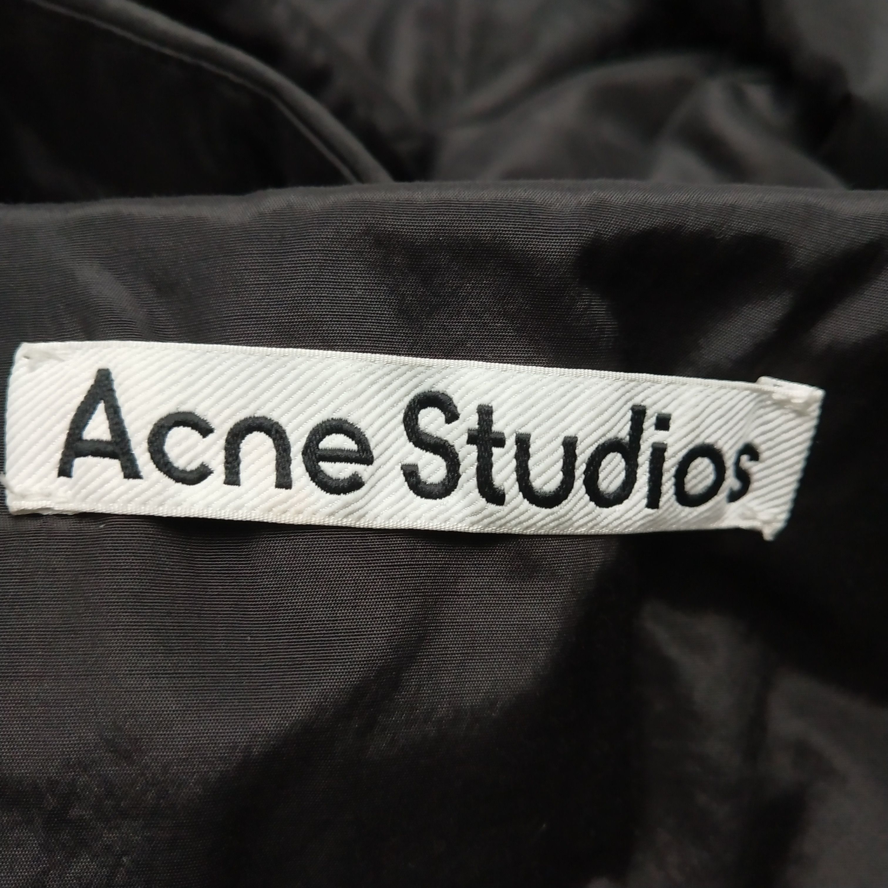 Louis Vuitton Acne Studios Cotton V-Neck Single-Breasted Padded Coat M Size US M / EU 48-50 / 2 - 7 Thumbnail