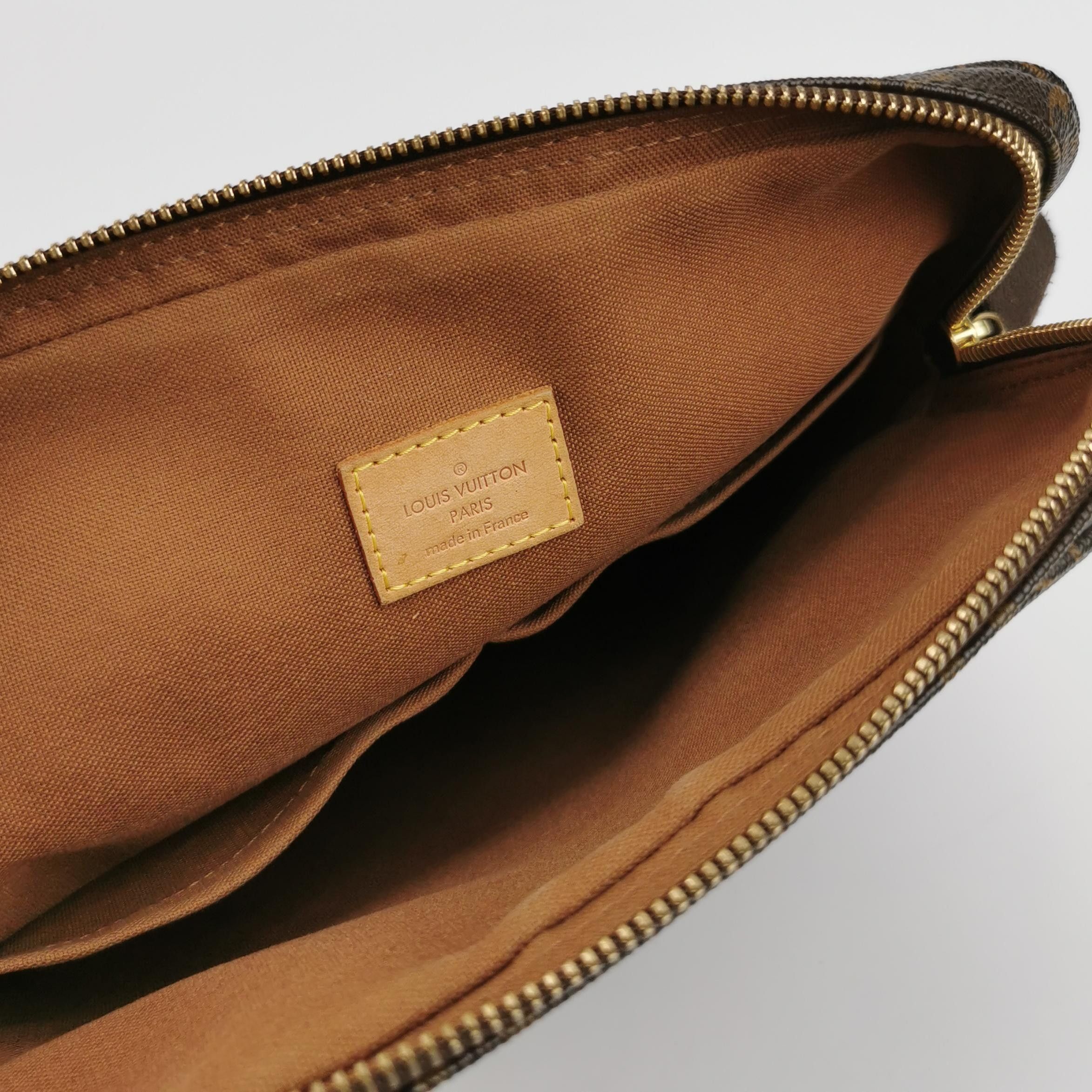 Louis Vuitton Louis Vuitton Monogram Canvas Crossbody Bag Size ONE SIZE - 15 Thumbnail