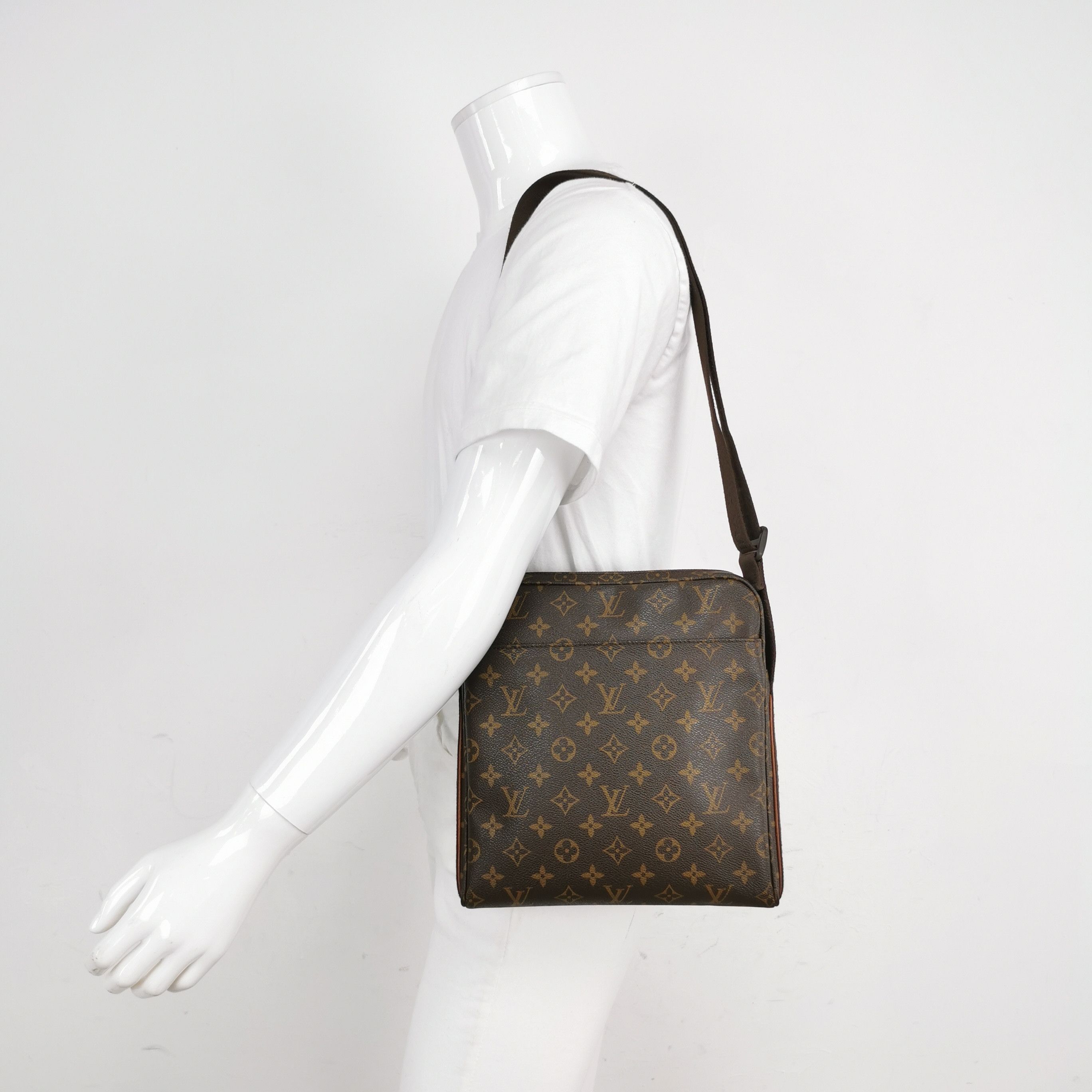 Louis Vuitton Louis Vuitton Monogram Canvas Crossbody Bag Size ONE SIZE - 3 Thumbnail