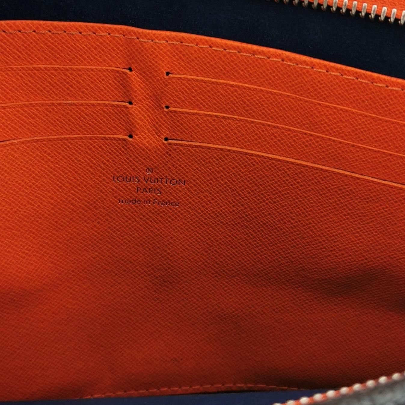 Louis Vuitton Louis Vuitton Pochette Voyage Medium Blue Epi Clutch Size ONE SIZE - 14 Thumbnail