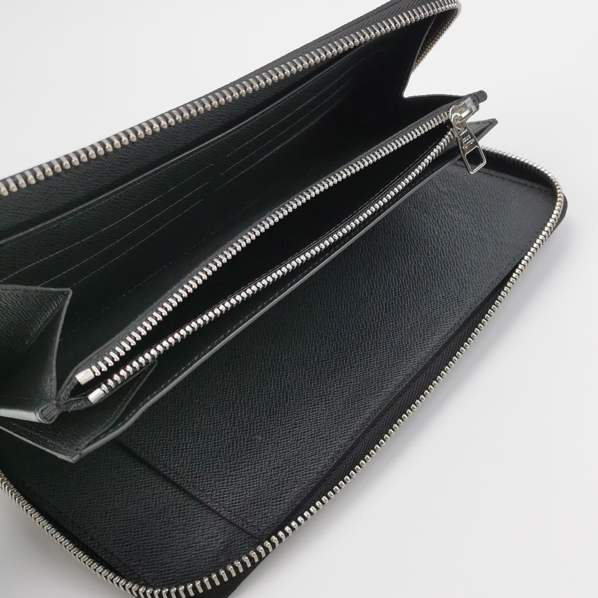 Louis Vuitton Louis Vuitton Baikal Solid Calfskin Zip Clutch Size ONE SIZE - 11 Thumbnail