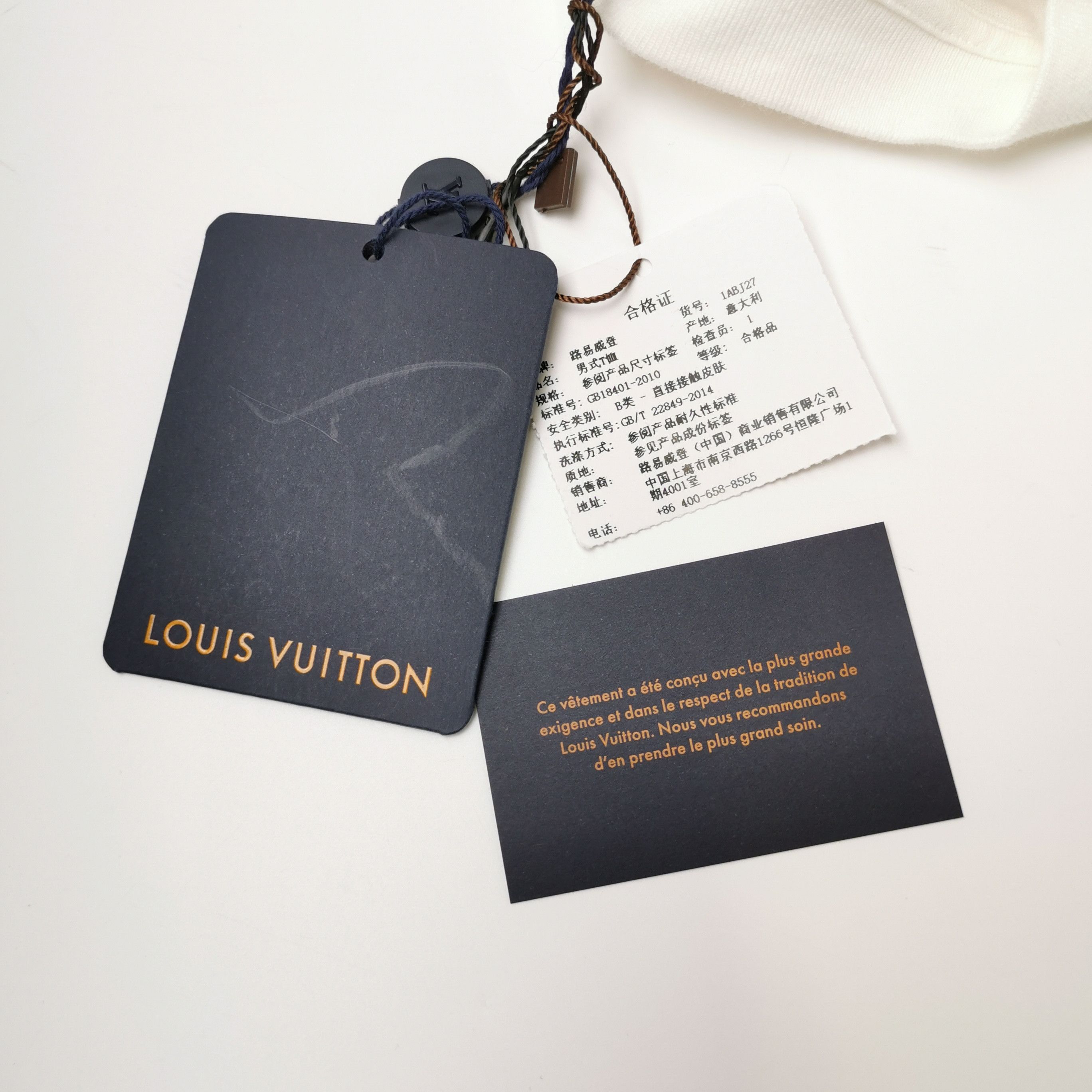 Louis Vuitton Louis Vuitton White Short-Sleeve Patch T-Shirt Size US M / EU 48-50 / 2 - 8 Thumbnail
