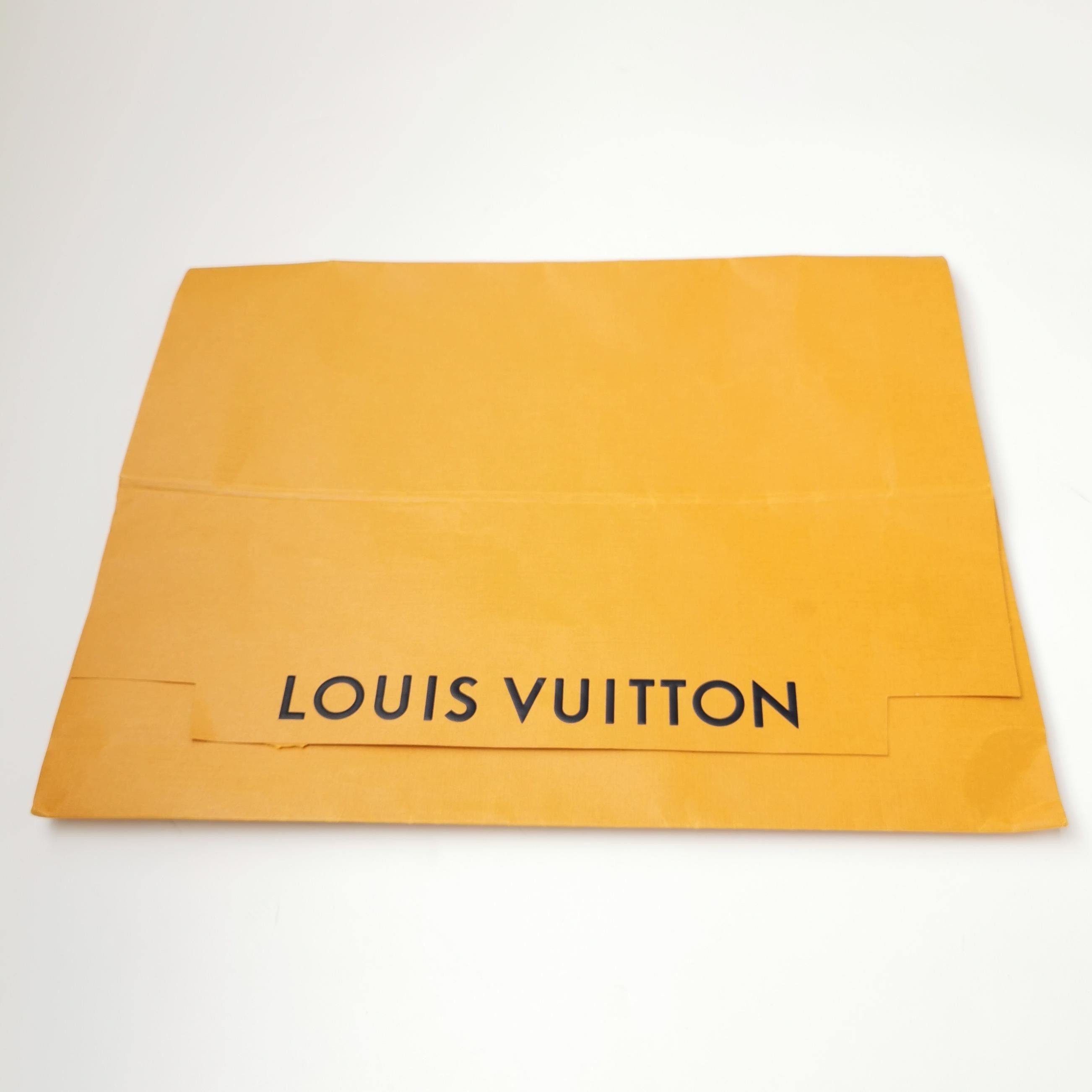 Louis Vuitton Louis Vuitton White Short-Sleeve Patch T-Shirt Size US M / EU 48-50 / 2 - 9 Thumbnail