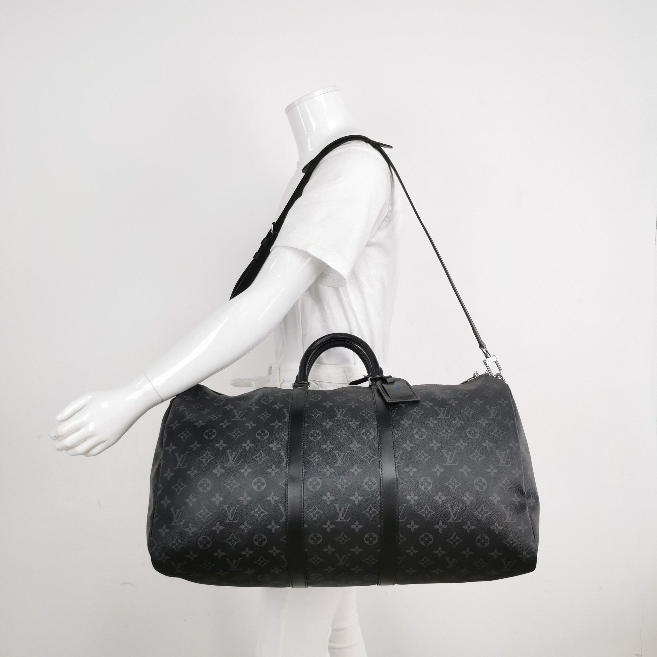 Louis Vuitton Louis Vuitton Keepall 55 Monogram Leather Duffle Bag Size ONE SIZE - 4 Thumbnail