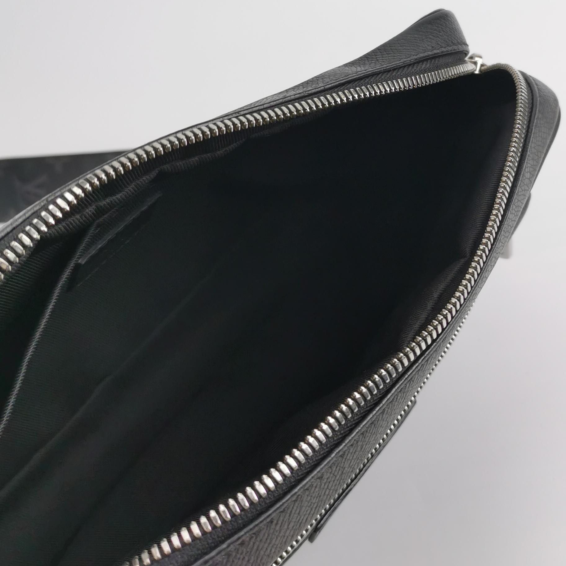 Louis Vuitton Louis Vuitton Outdoor Leather Zip Reporter Crossbody Size ONE SIZE - 13 Thumbnail