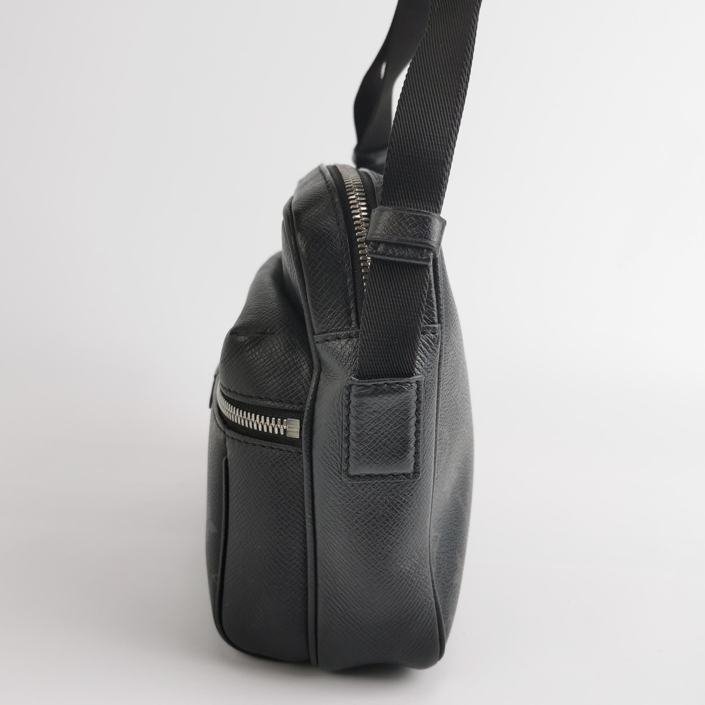 Louis Vuitton Louis Vuitton Outdoor Leather Zip Reporter Crossbody Size ONE SIZE - 5 Thumbnail