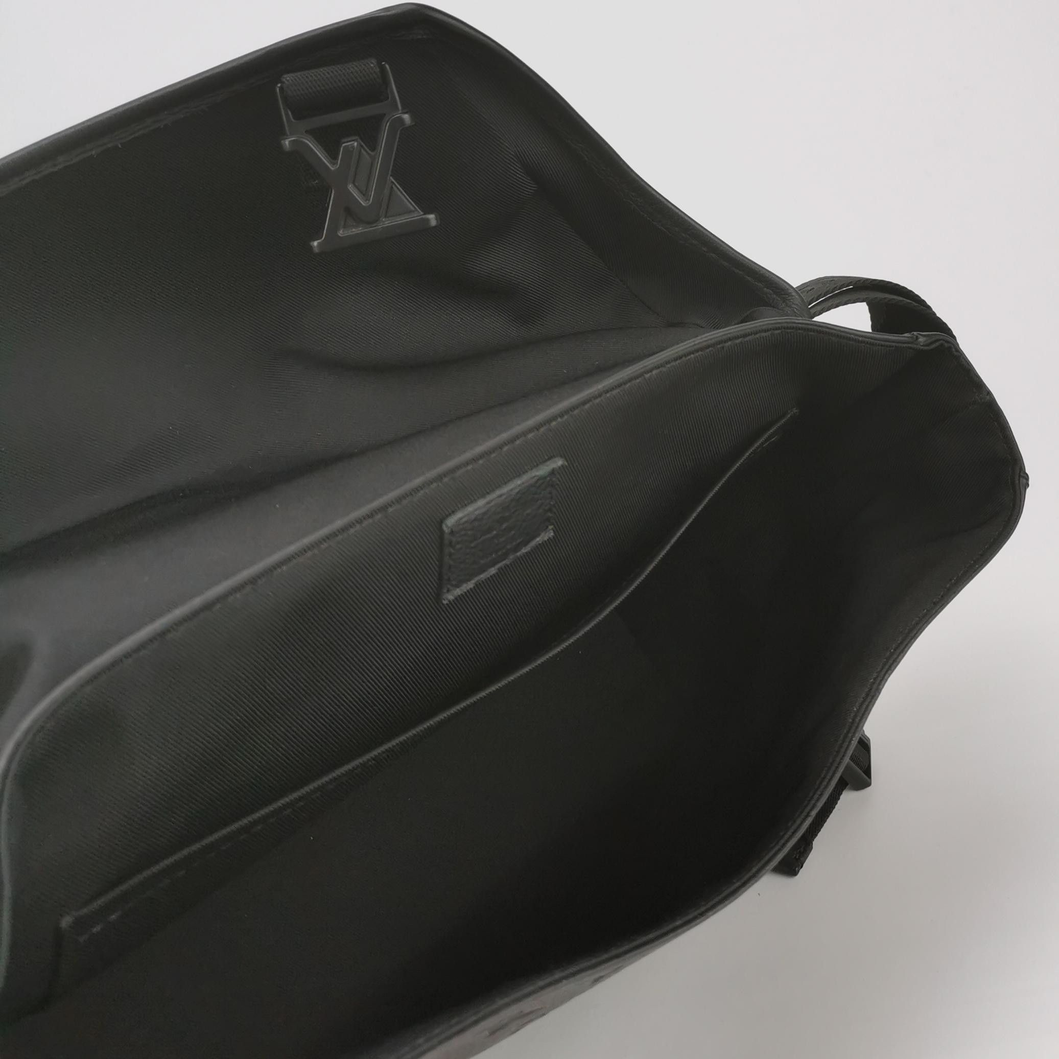 Louis Vuitton Louis Vuitton Porte Documents Voyage Leather Crossbody Bag Size ONE SIZE - 12 Thumbnail