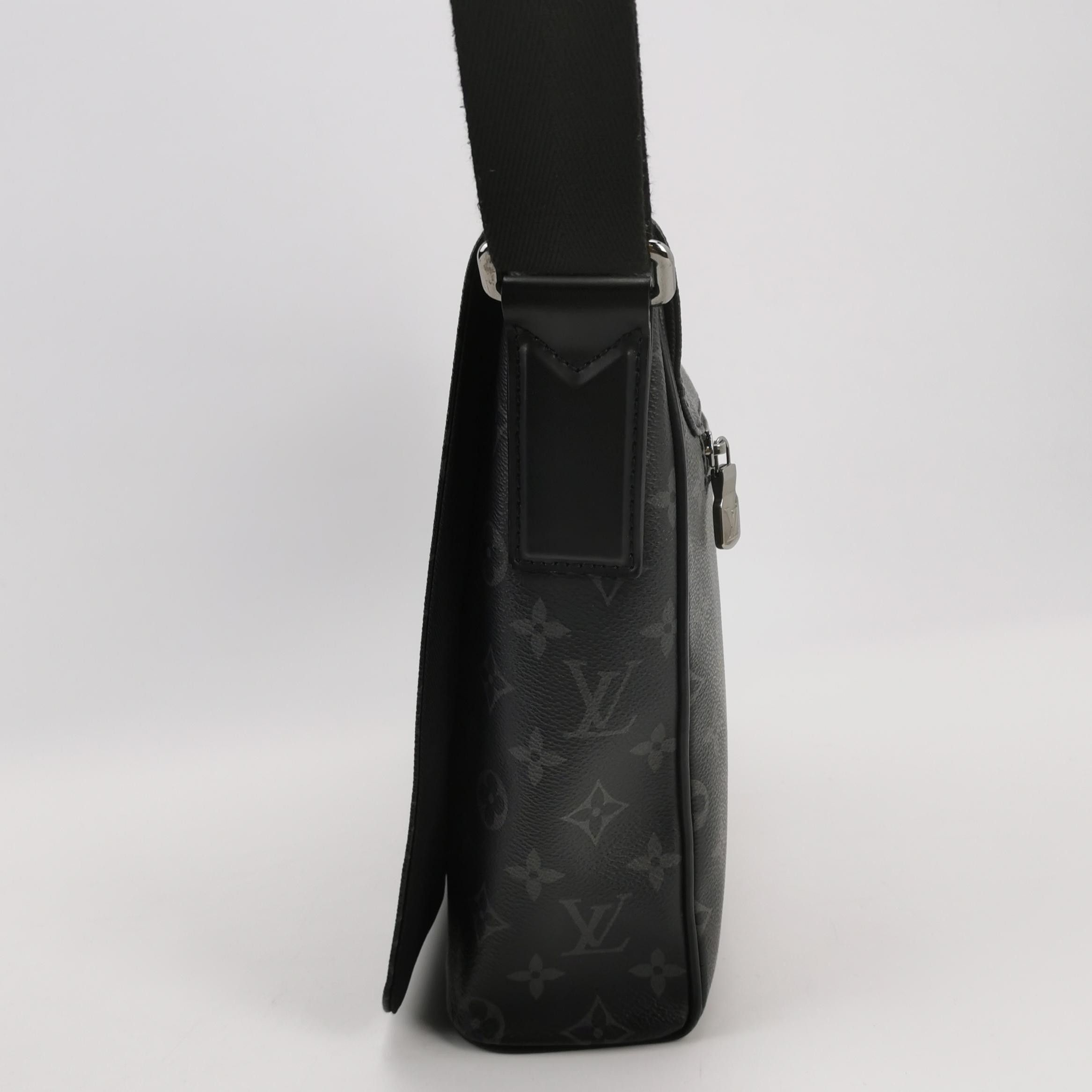 Louis Vuitton Louis Vuitton District Monogram Flap Crossbody Bag Size ONE SIZE - 6 Thumbnail