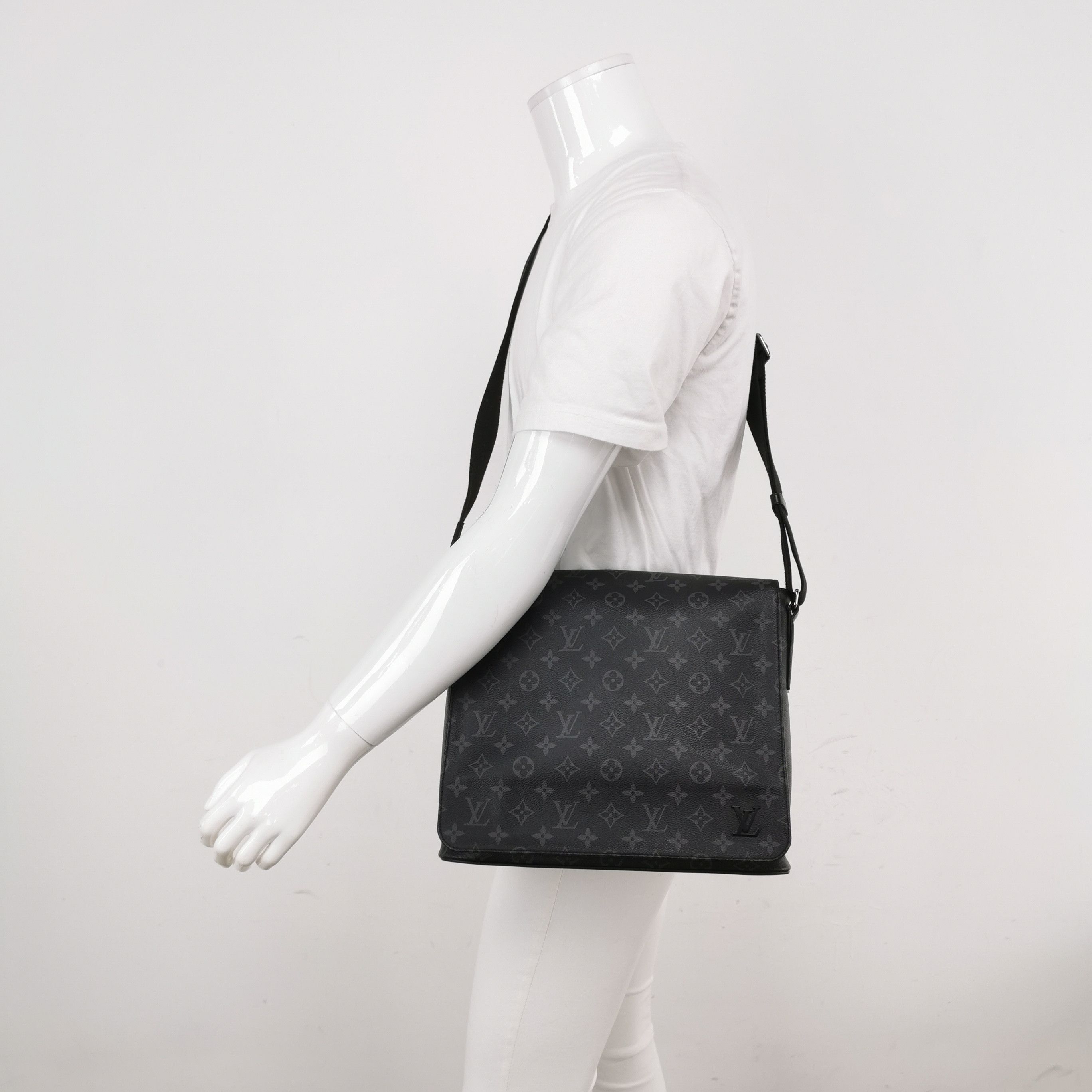 Louis Vuitton Louis Vuitton District Monogram Flap Crossbody Bag Size ONE SIZE - 3 Thumbnail