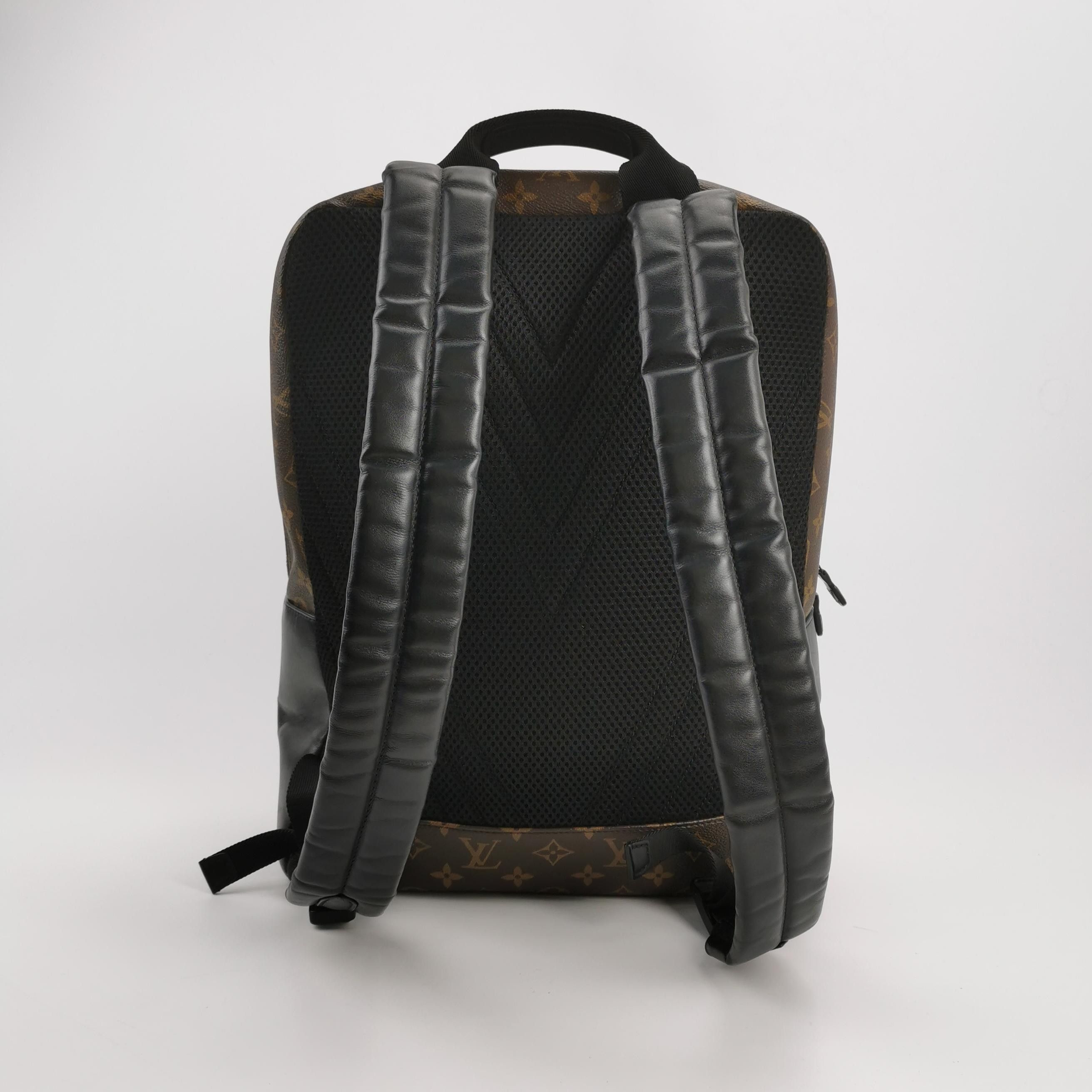 Louis Vuitton Louis Vuitton Dean Monogram Backpack (Chip) Size ONE SIZE - 9 Thumbnail