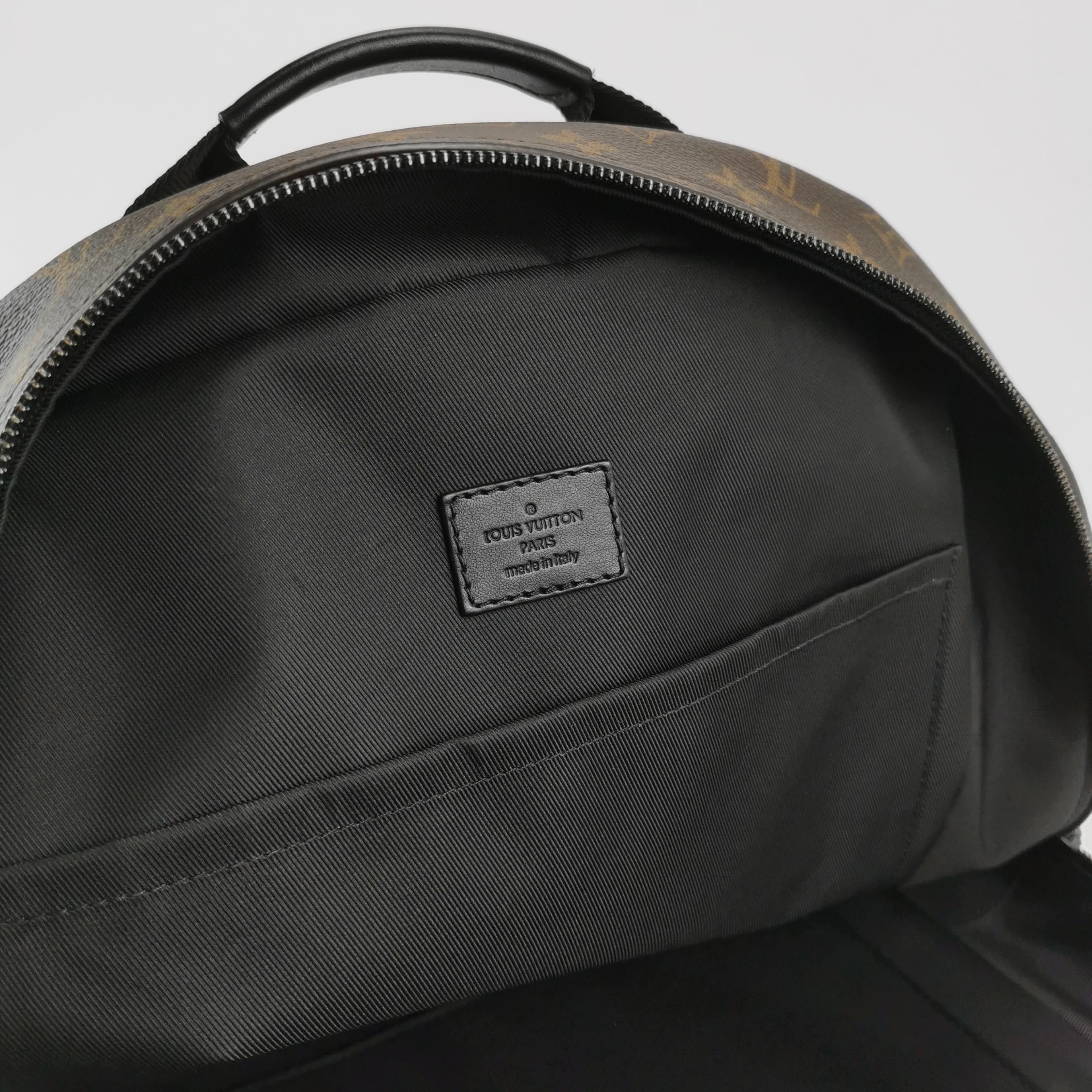 Louis Vuitton Louis Vuitton Dean Monogram Backpack (Chip) Size ONE SIZE - 16 Thumbnail