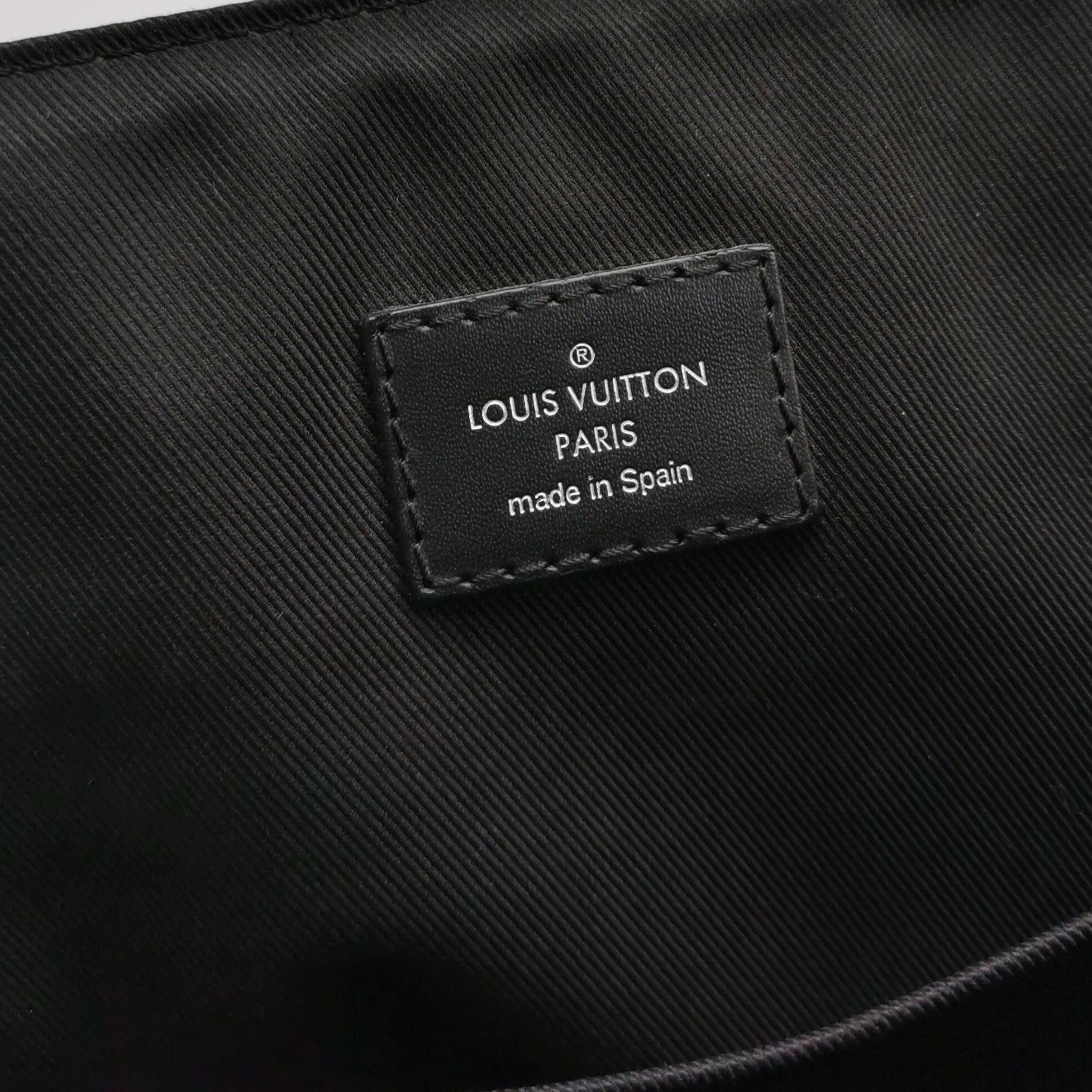 Louis Vuitton Louis Vuitton District Small Monogram Crossbody Bag Size ONE SIZE - 15 Thumbnail