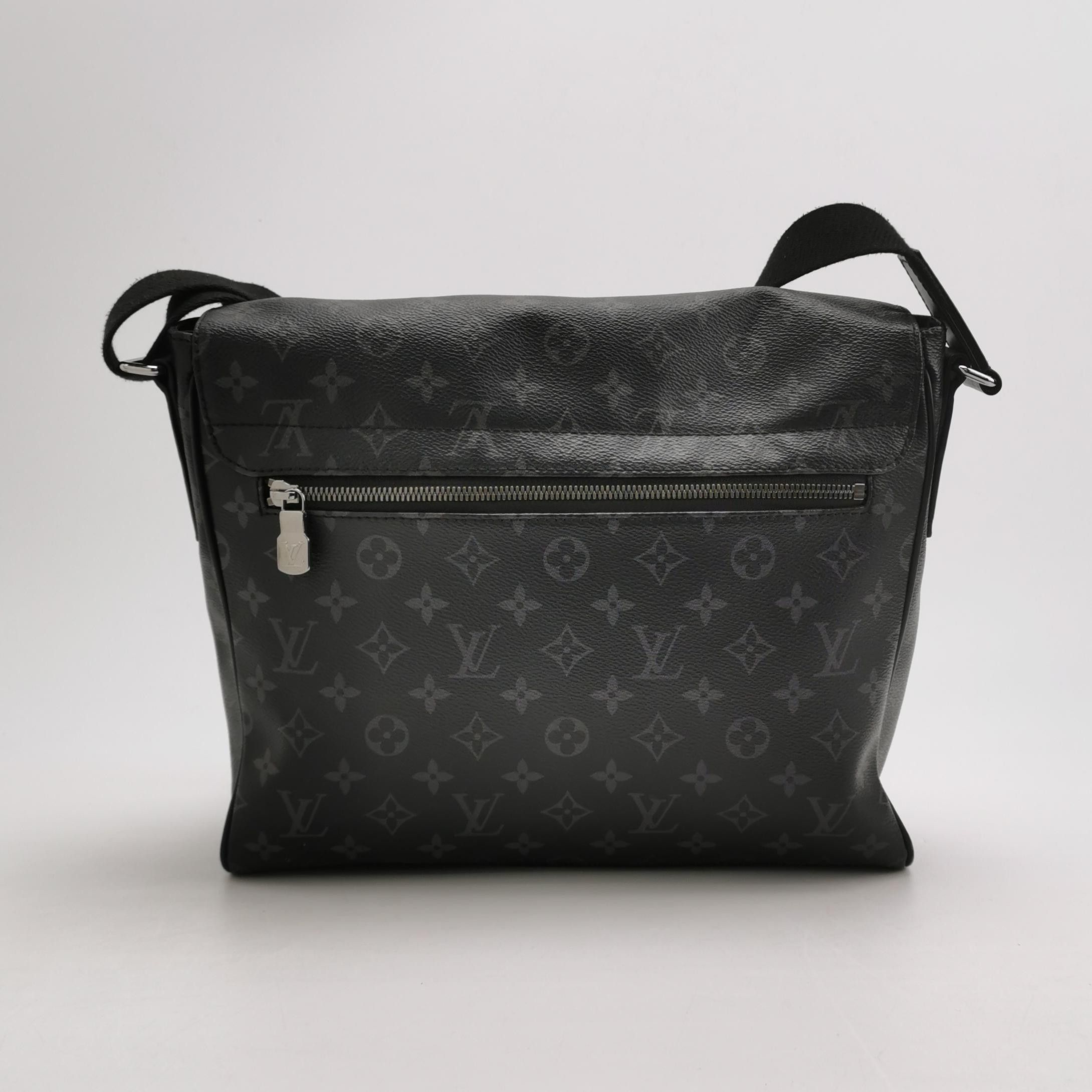 Louis Vuitton Louis Vuitton District Small Monogram Crossbody Bag Size ONE SIZE - 9 Thumbnail
