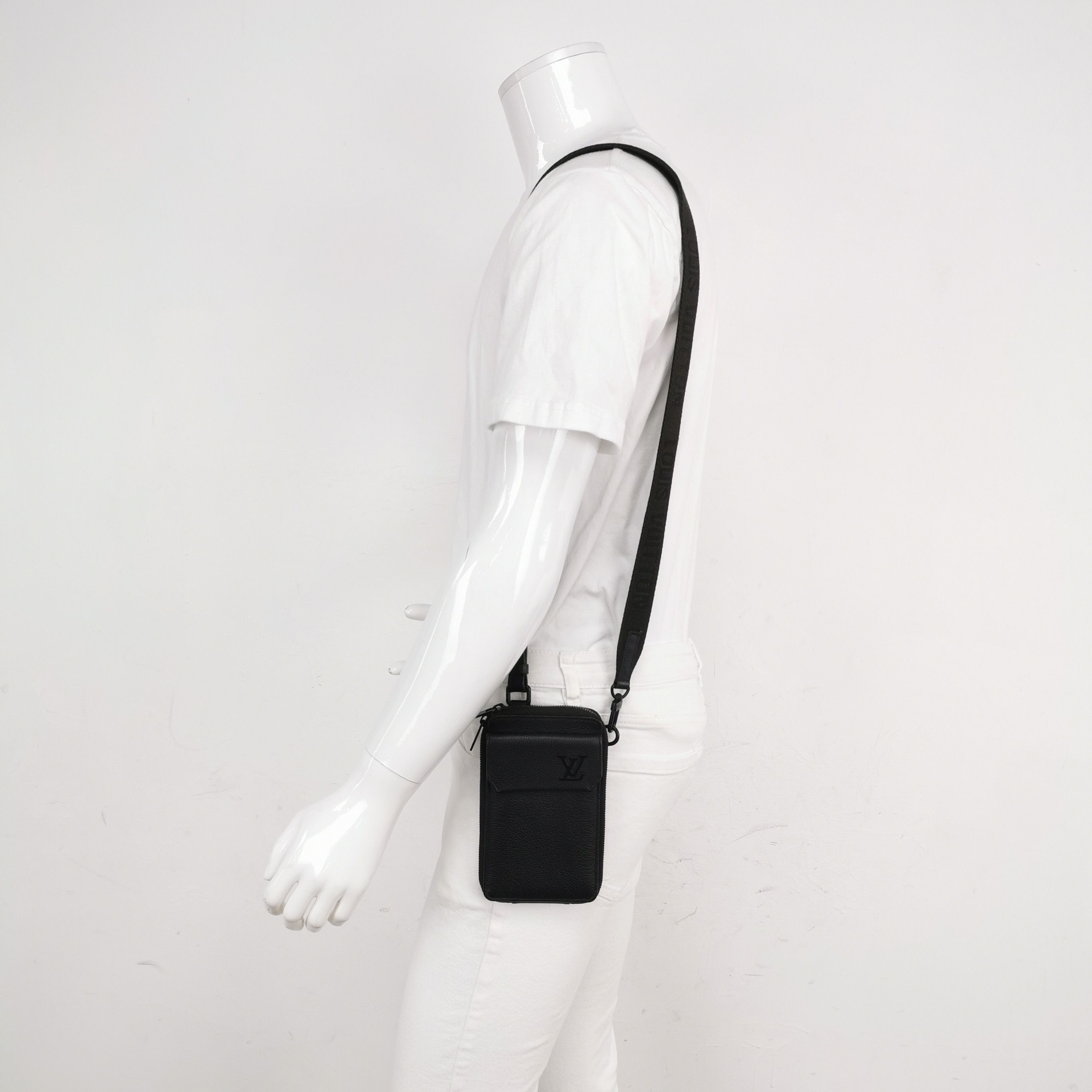 Louis Vuitton Louis Vuitton Takeoff Leather Crossbody Bag Size ONE SIZE - 4 Thumbnail
