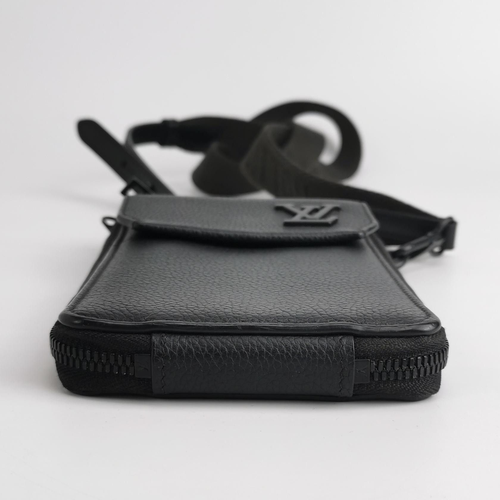 Louis Vuitton Louis Vuitton Takeoff Leather Crossbody Bag Size ONE SIZE - 12 Thumbnail