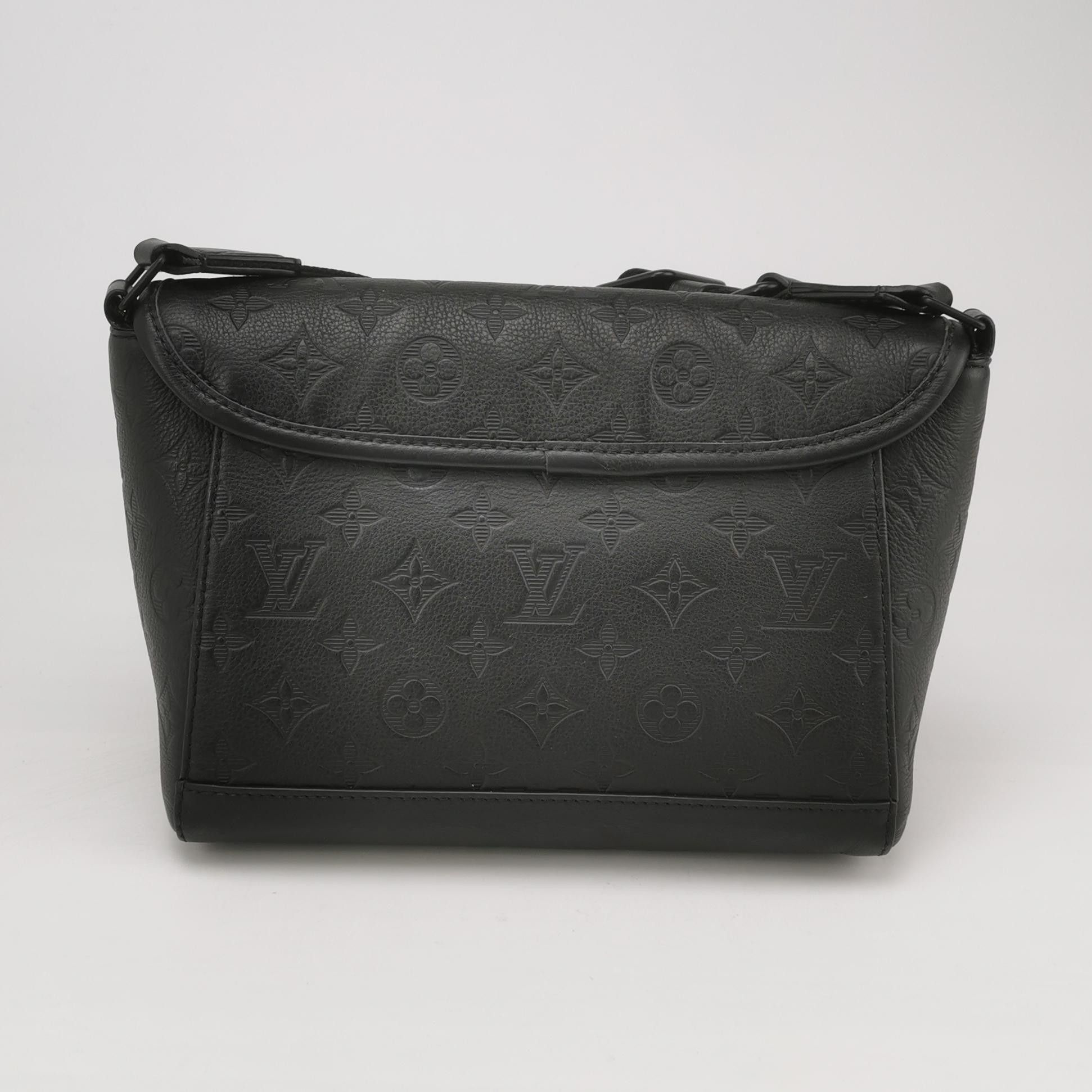 Louis Vuitton Louis Vuitton Black Monogram Embossed Messenger Crossbody Size ONE SIZE - 10 Thumbnail