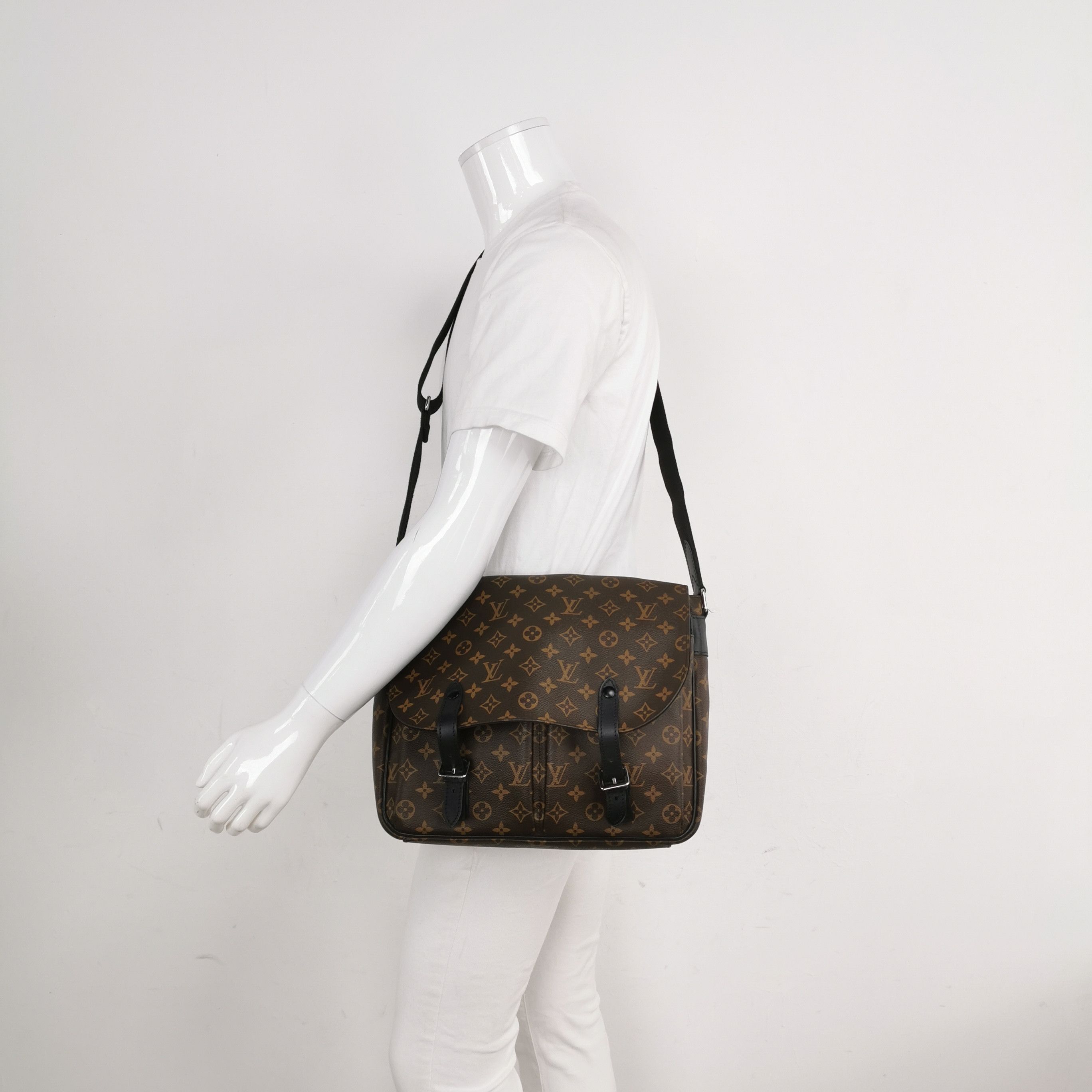 Louis Vuitton Louis Vuitton Christopher Monogram Crossbody Shoulder Bag Size ONE SIZE - 3 Thumbnail