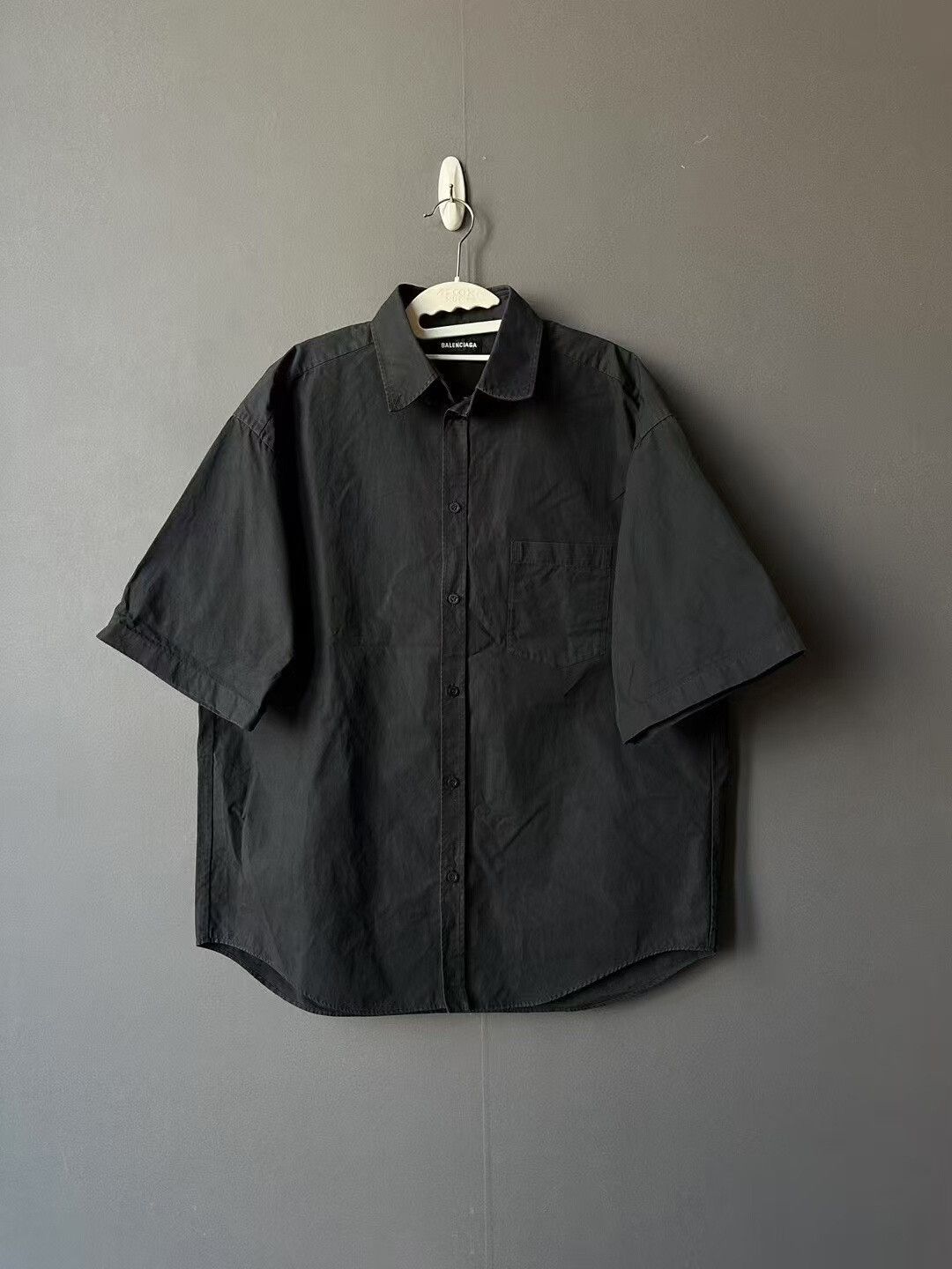 Balenciaga Balenciaga Seven-Language Short-Sleeve Shirt Size US XL / EU 56 / 4 - 2 Thumbnail