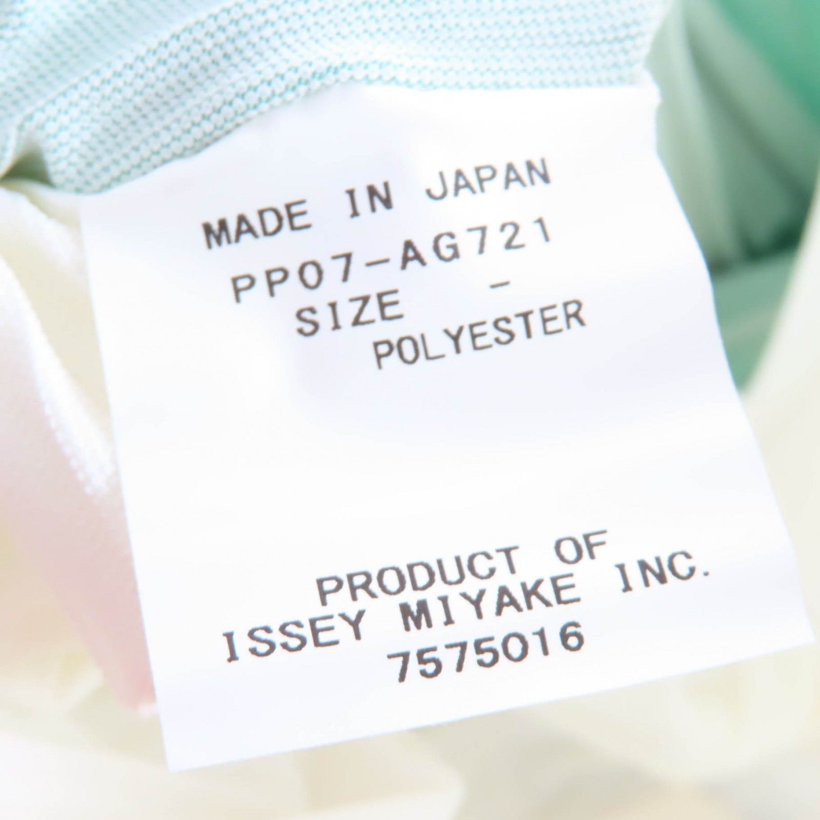 Issey Miyake Issey Miyake IKKO TANAKA ISSEY MIYAKE Pleated Handbag Others Handbag PP07-AG721 DUTY FREE for USA Size ONE SIZE - 11 Thumbnail
