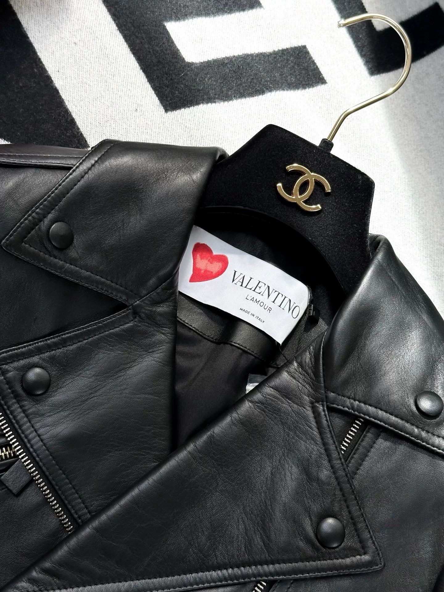 Valentino Valentino Black Leather Short Jacket Size US S / EU 44-46 / 1 - 5 Thumbnail