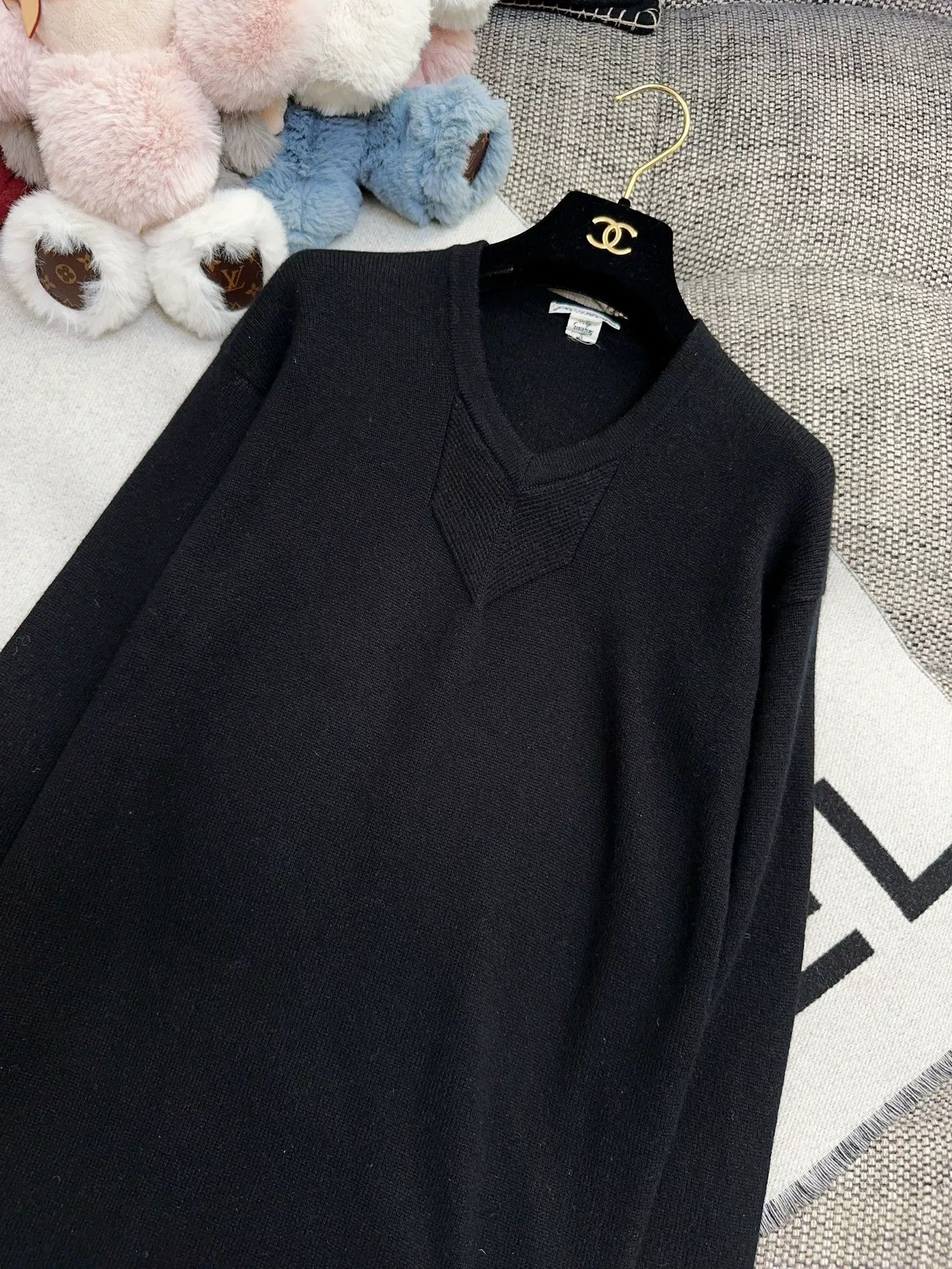 Hermes Hermes Black V-Neck Knit Dress Size US M / EU 48-50 / 2 - 9 Thumbnail