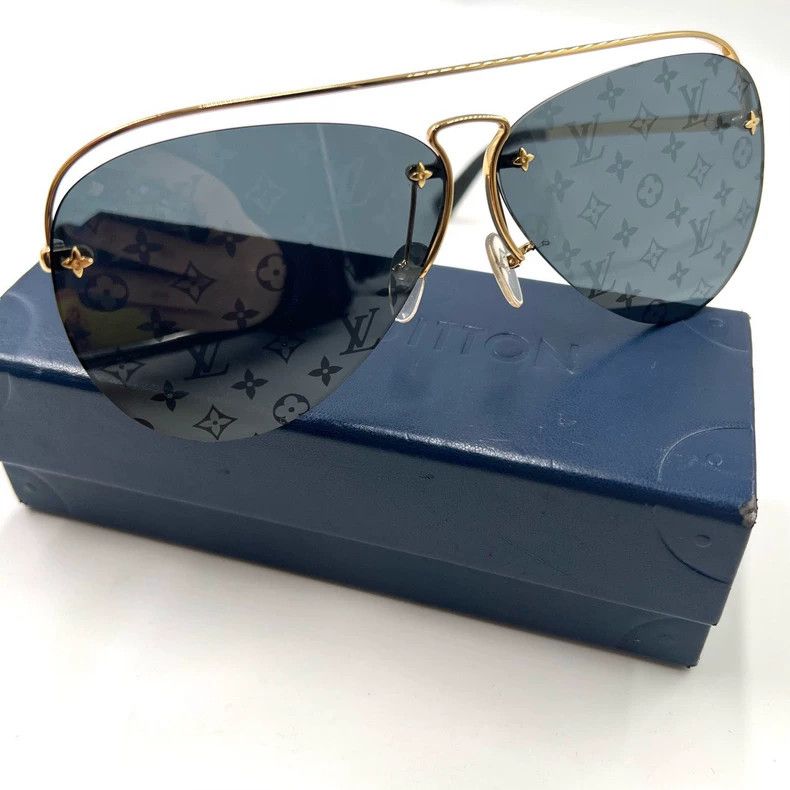 Louis Vuitton Louis Vuitton Monogram Pilot Sunglasses Size ONE SIZE - 3 Thumbnail